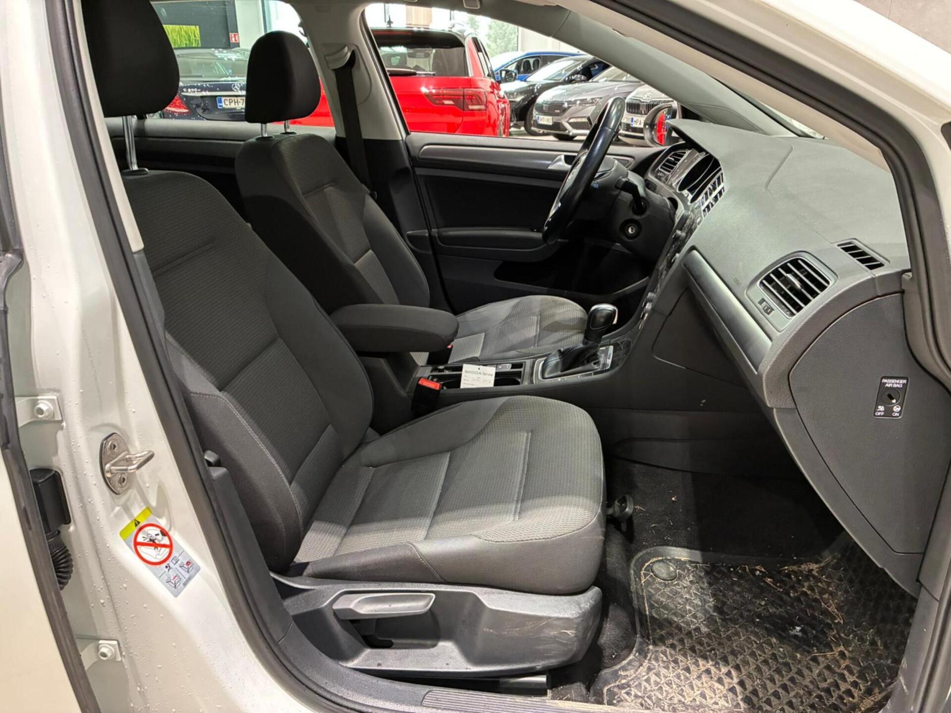 VOLKSWAGEN Golf 2020