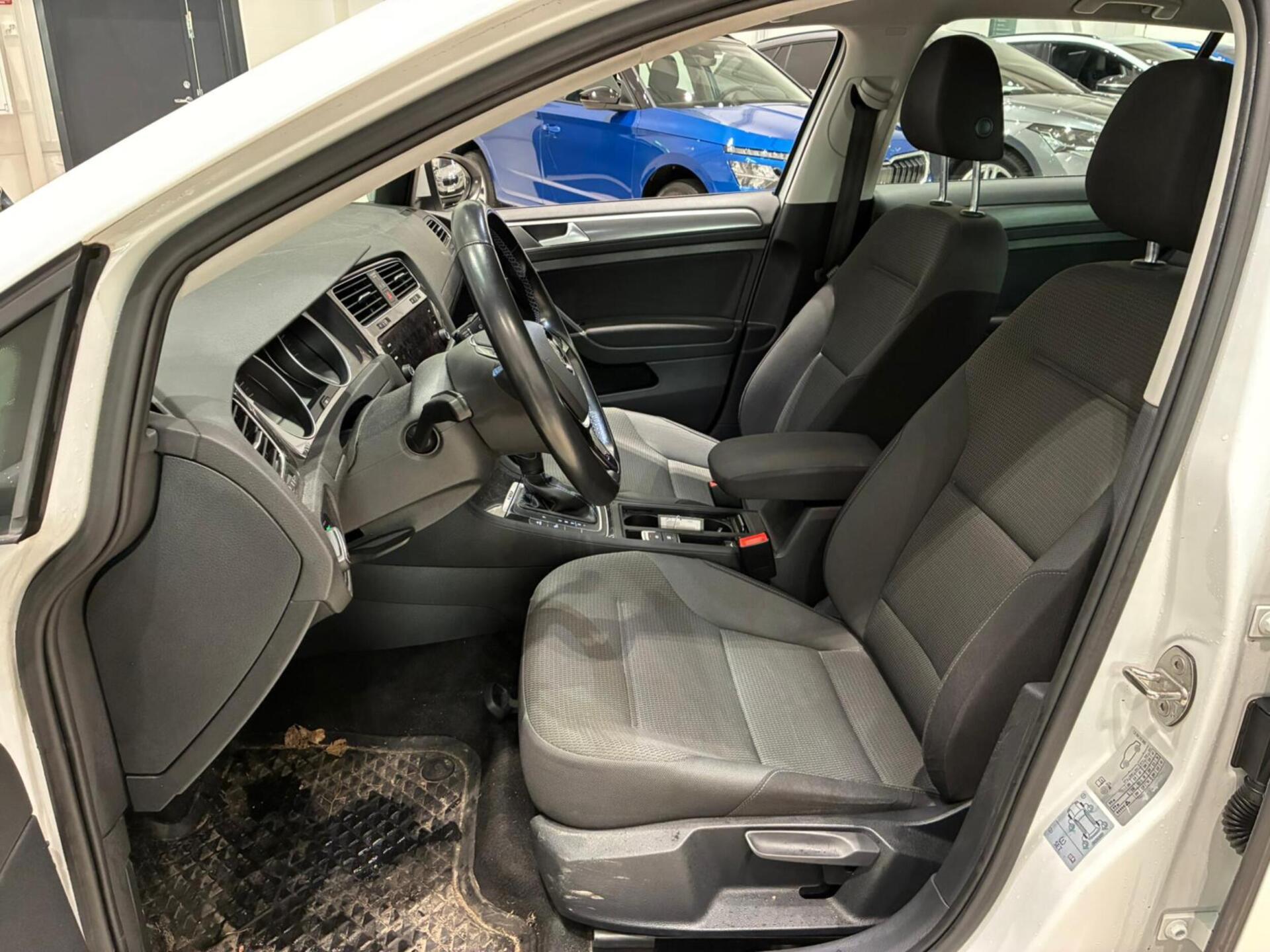 VOLKSWAGEN Golf 2020