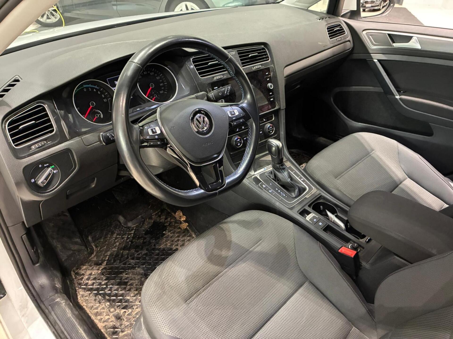 VOLKSWAGEN Golf 2020