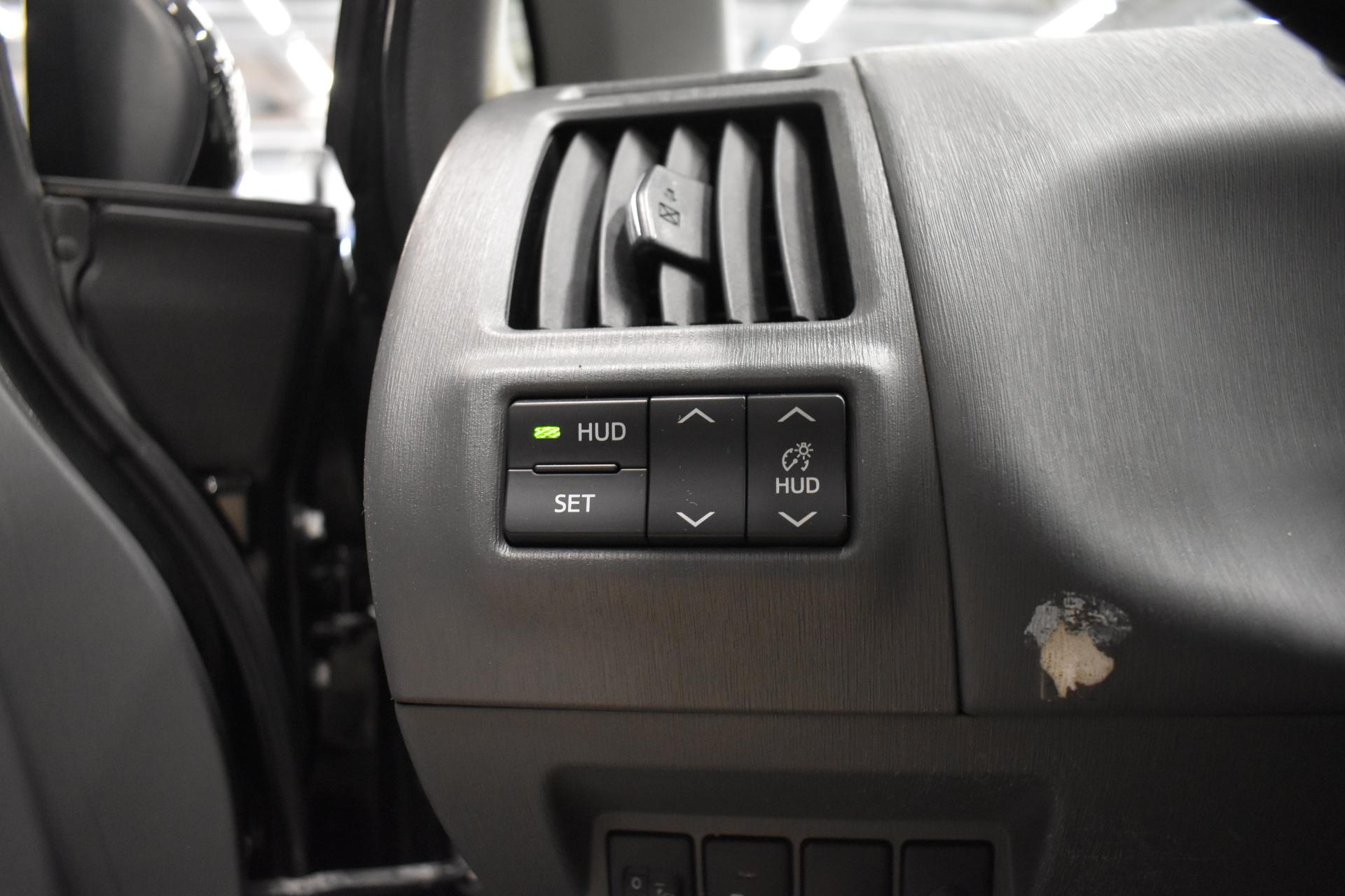 TOYOTA Prius+ 14