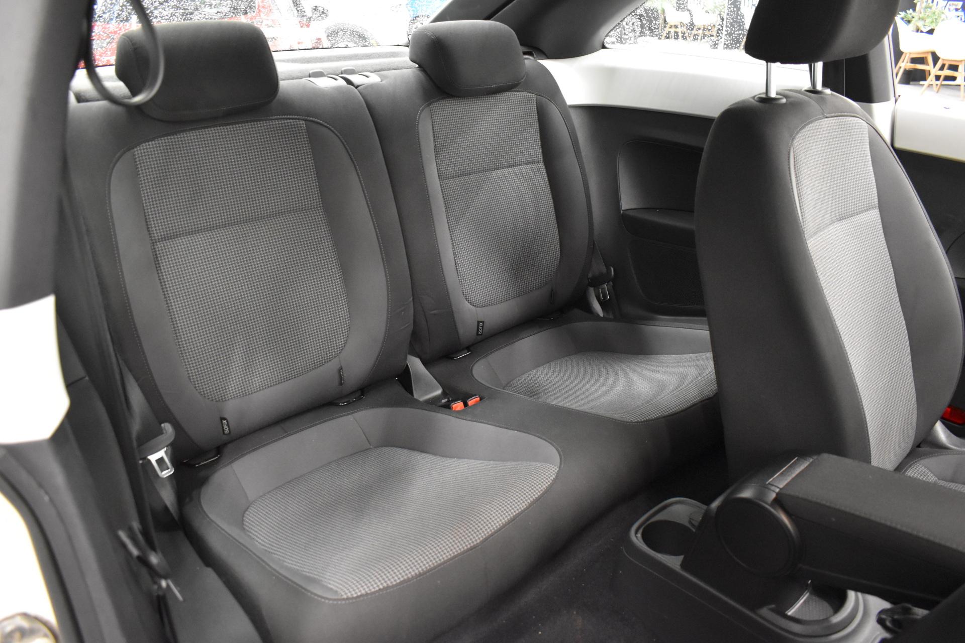 VOLKSWAGEN Beetle 2013