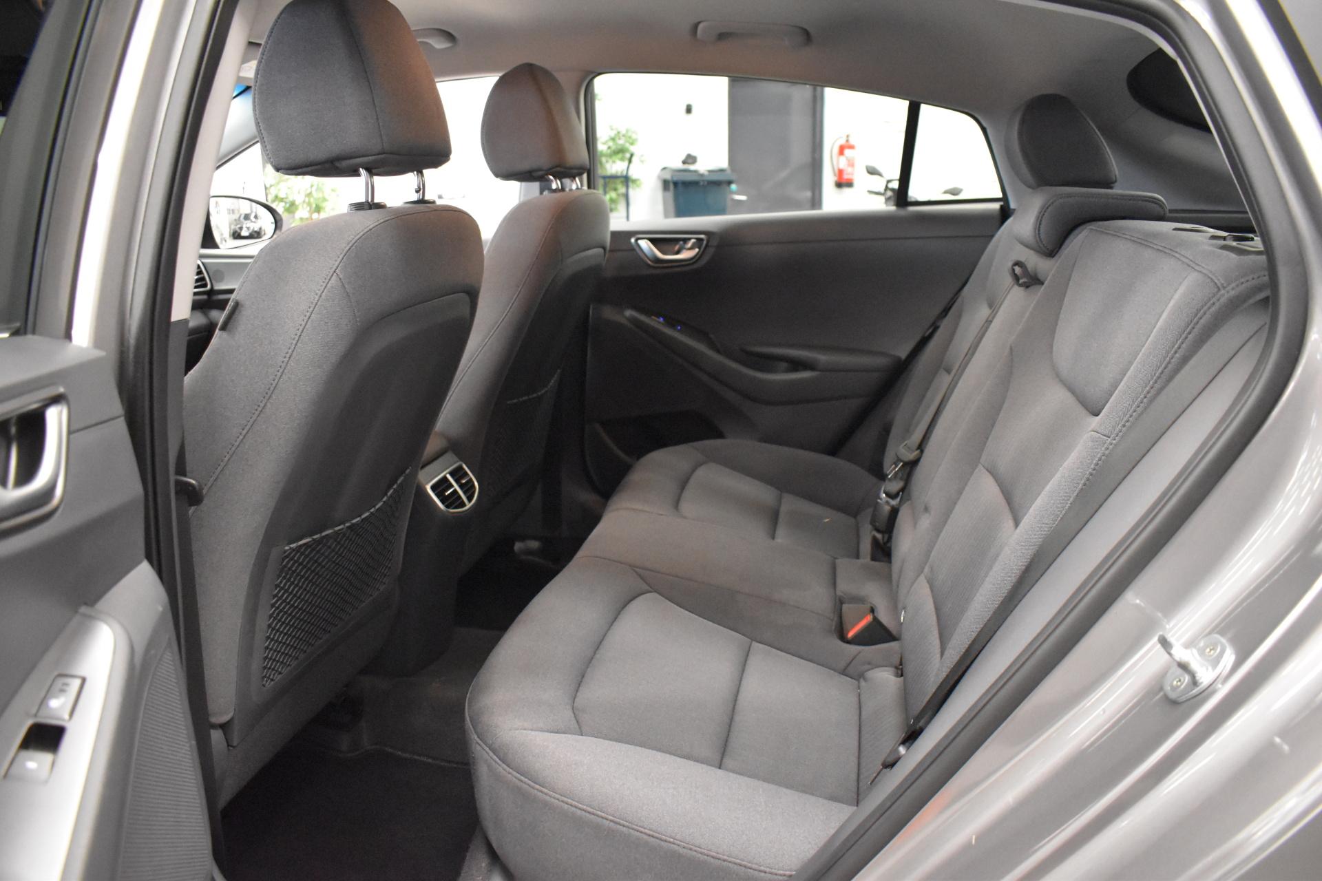 HYUNDAI Ioniq Electric 12