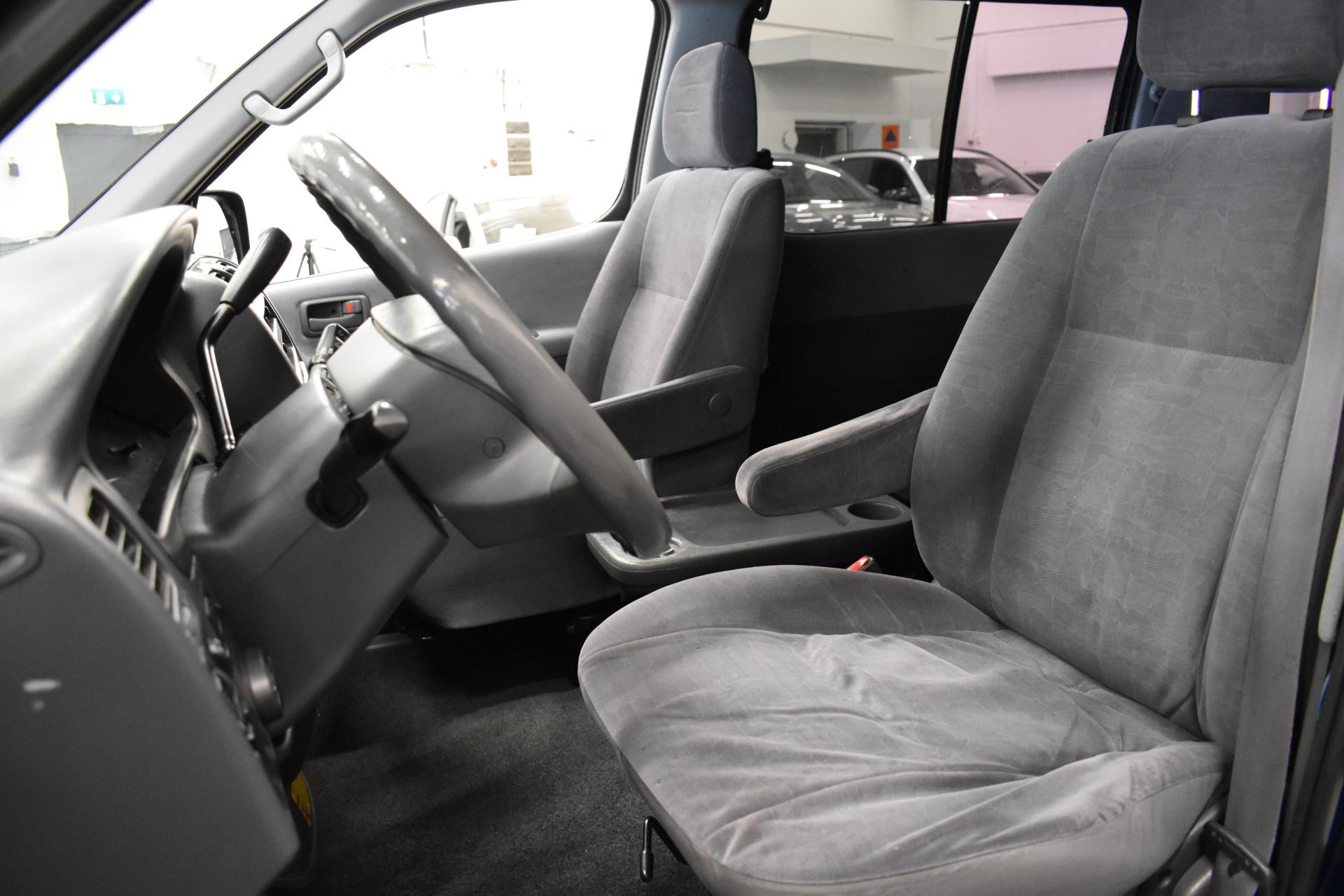 TOYOTA Hiace 2006