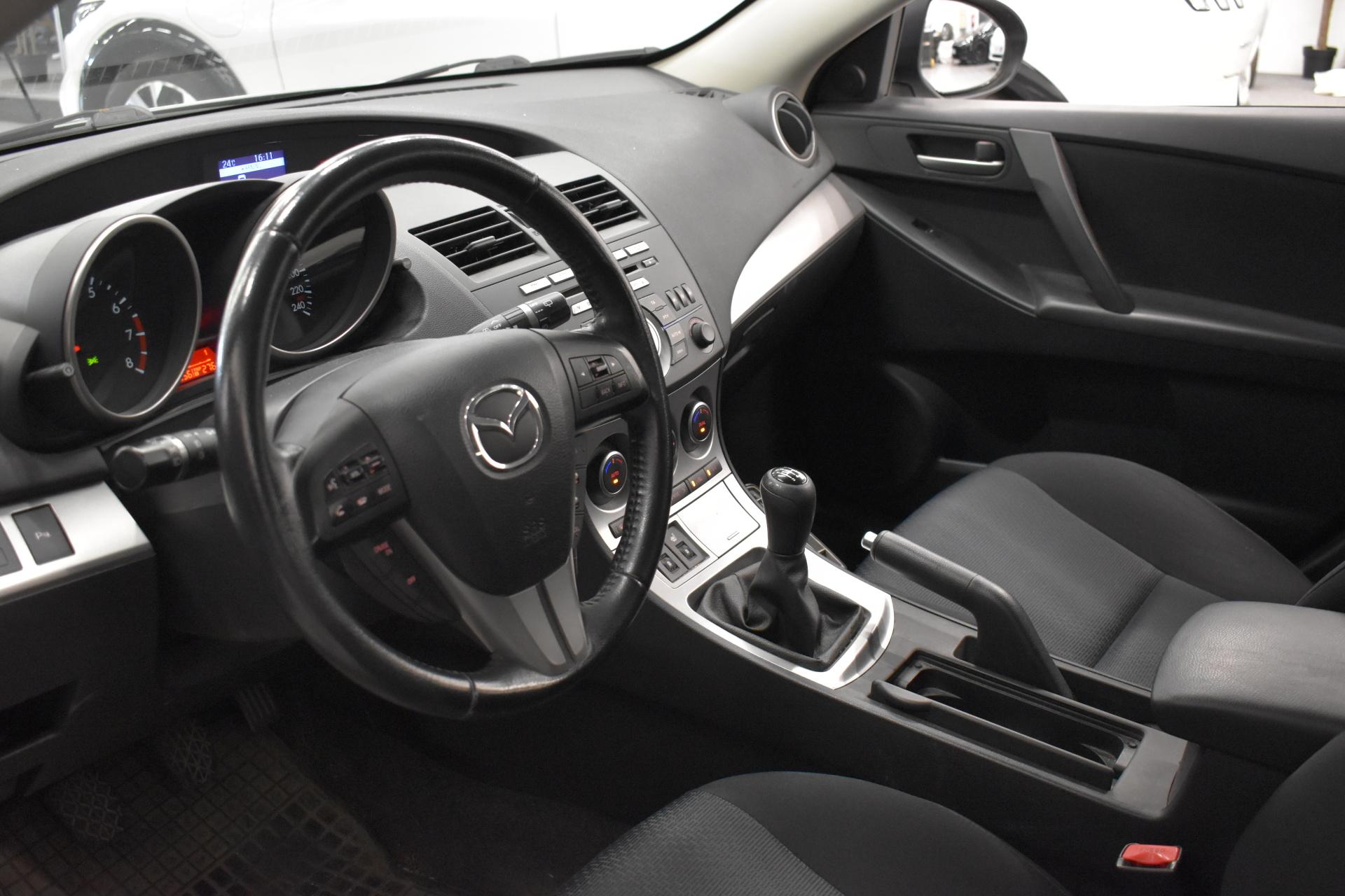 MAZDA 3 2010