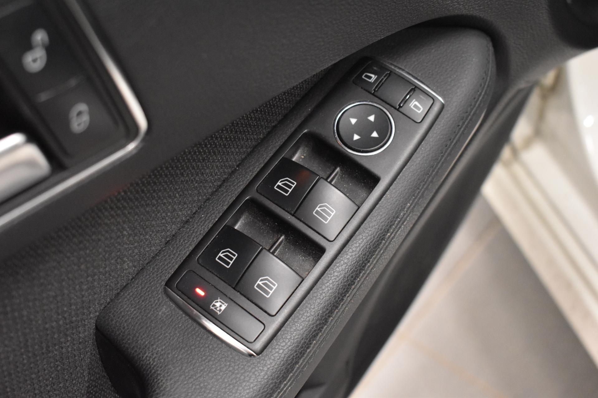 MERCEDES-BENZ E 2012