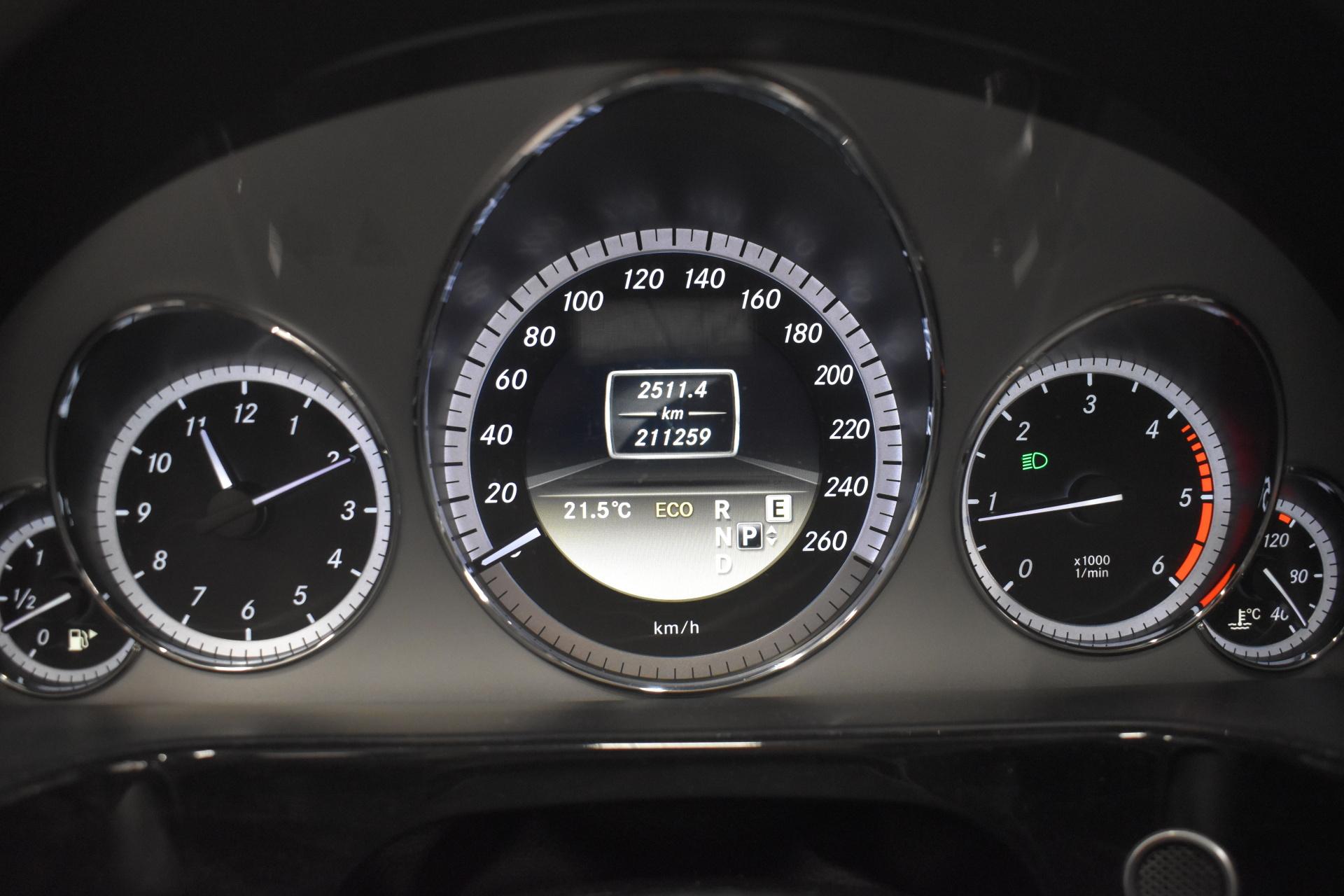 MERCEDES-BENZ E 2012