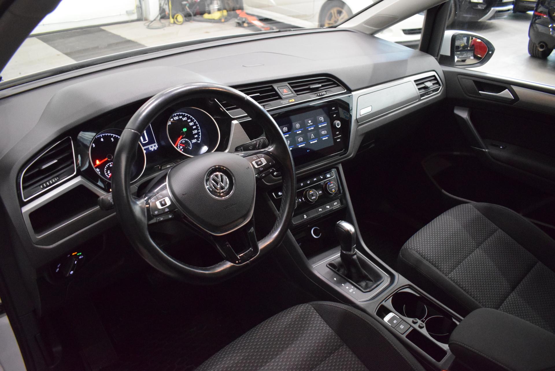 VOLKSWAGEN Touran 2018