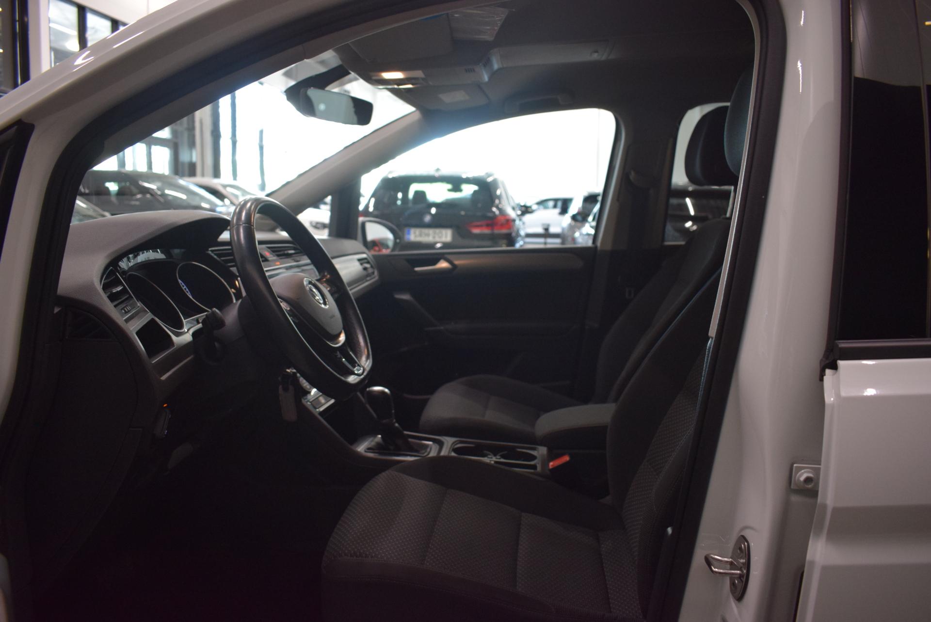 VOLKSWAGEN Touran 2018