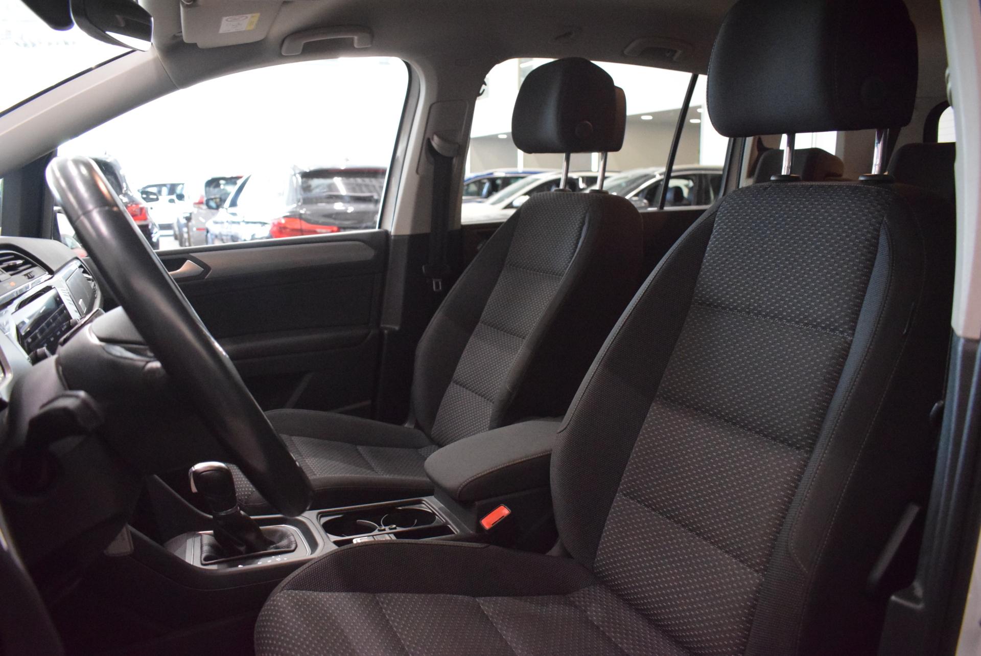 VOLKSWAGEN Touran 2018