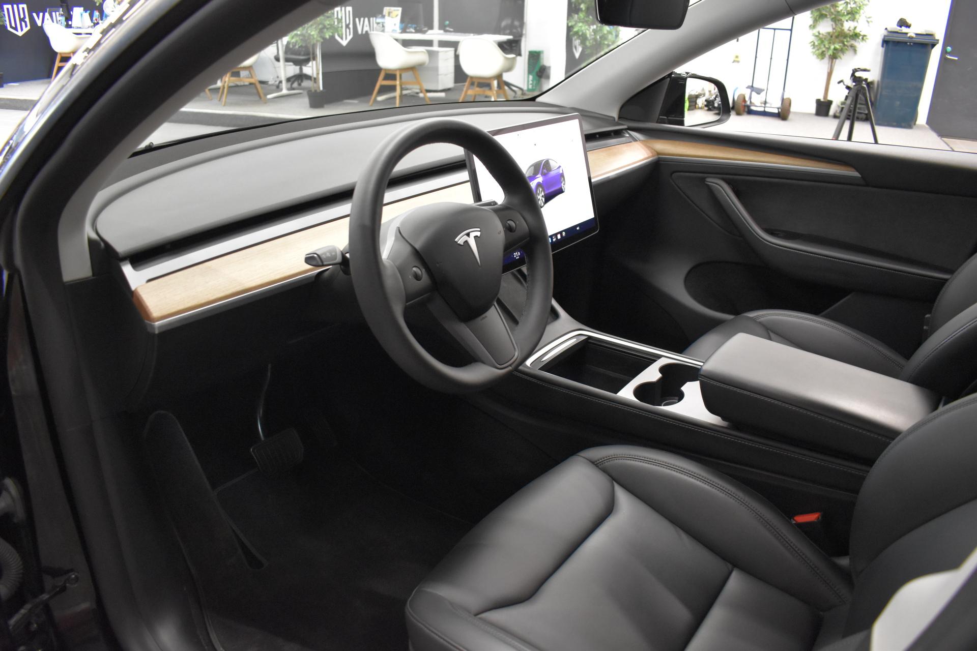 TESLA Model Y 11