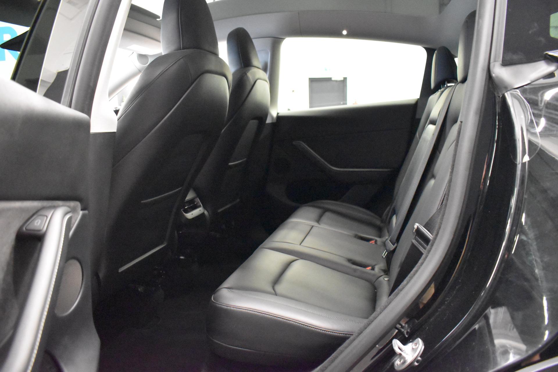 TESLA Model Y 12