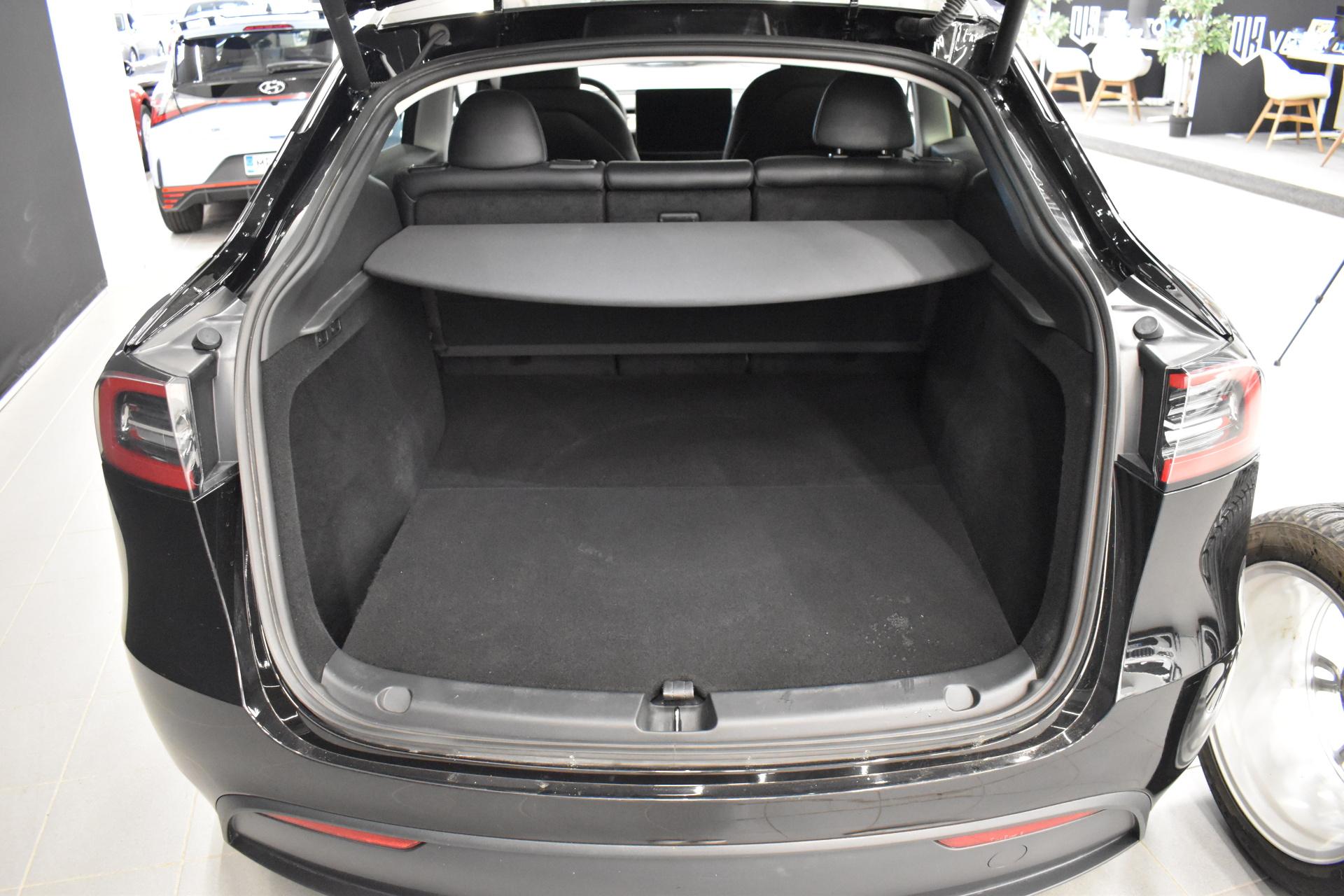 TESLA Model Y 13