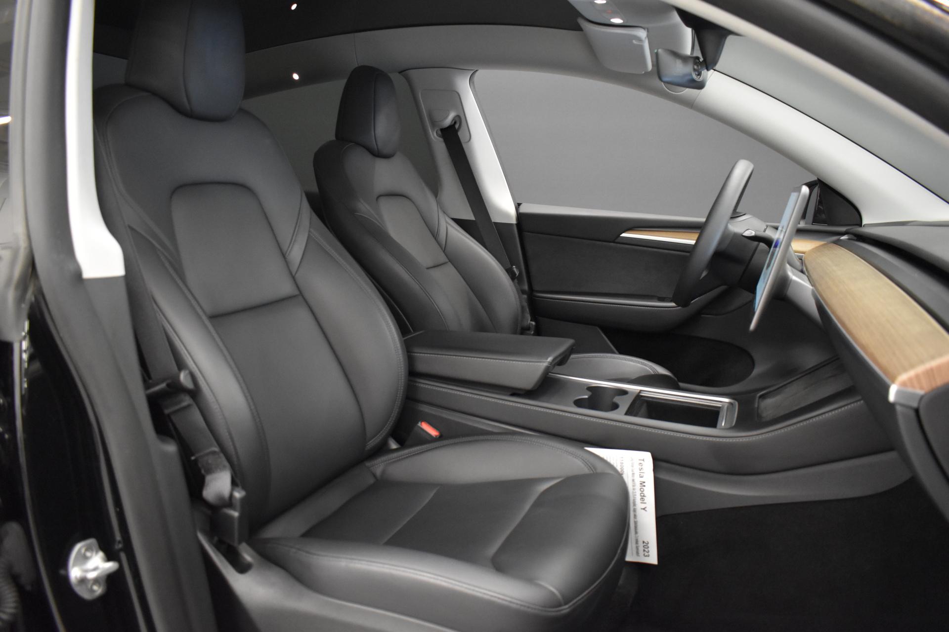 TESLA Model Y 14