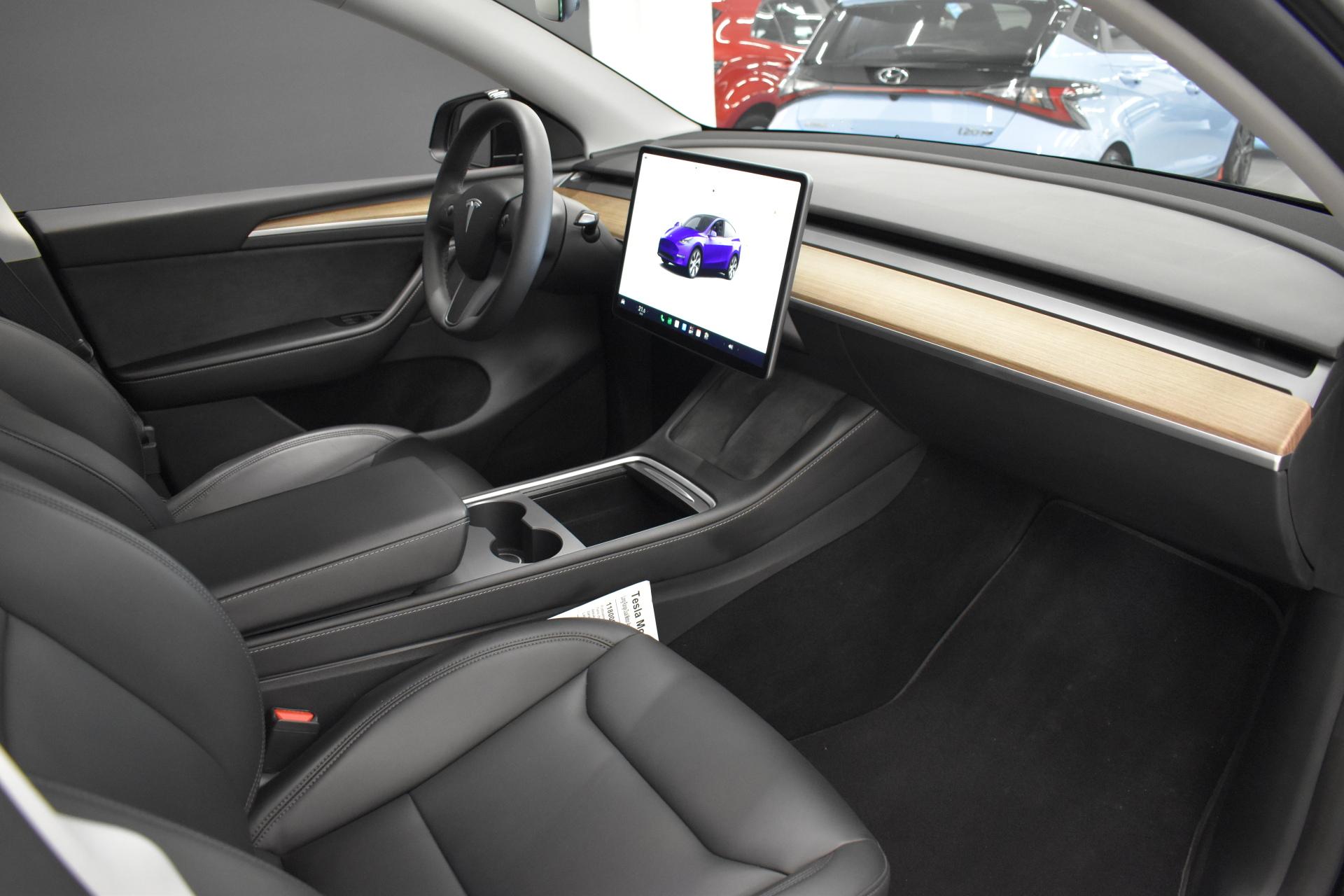TESLA Model Y 15