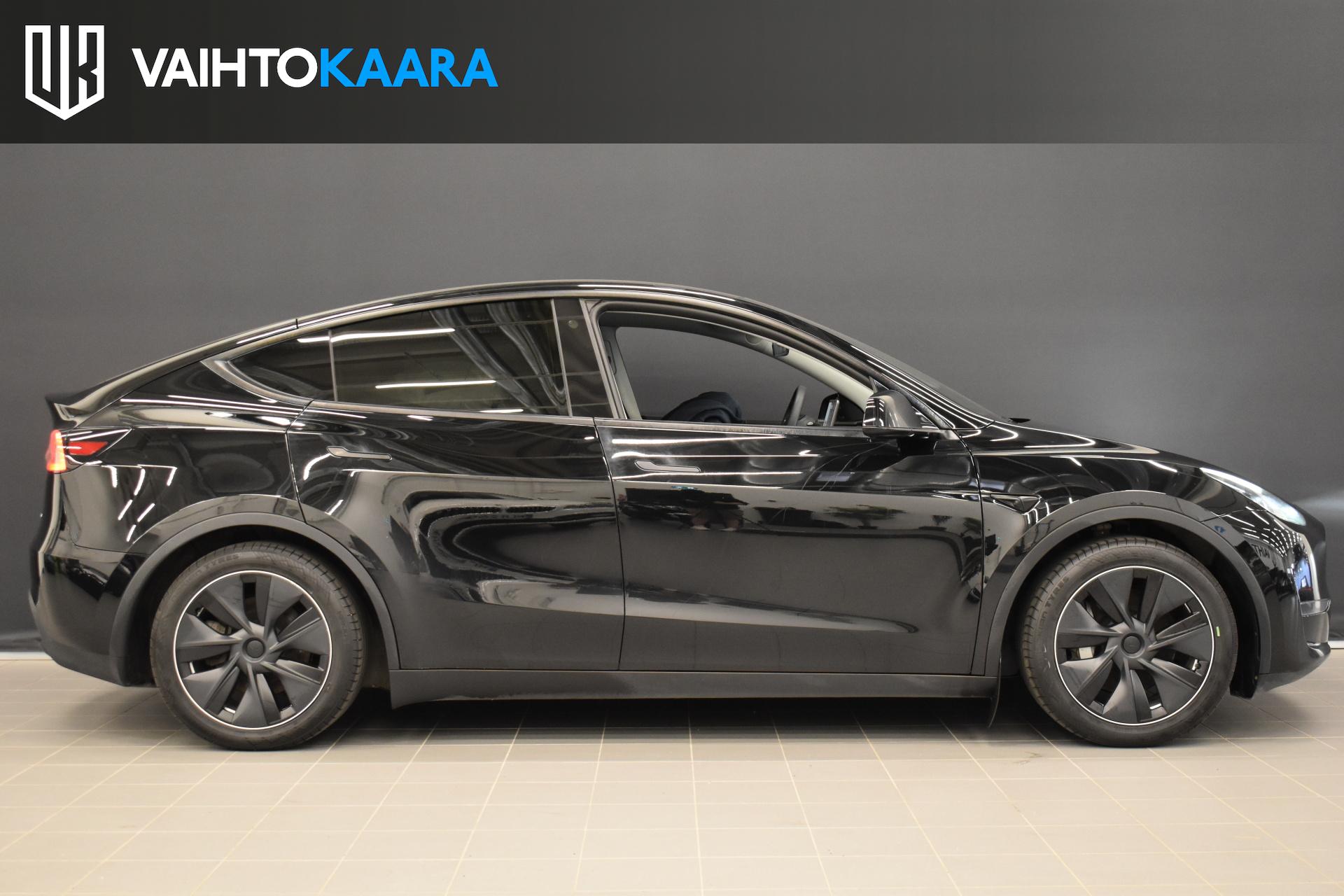 TESLA Model Y 6