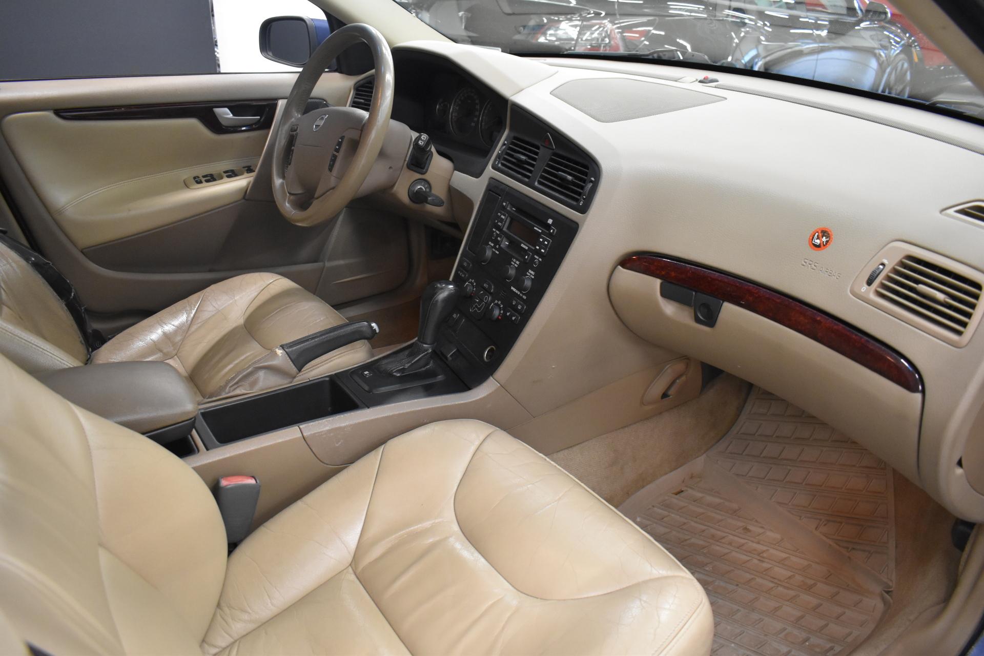 VOLVO V70 2004