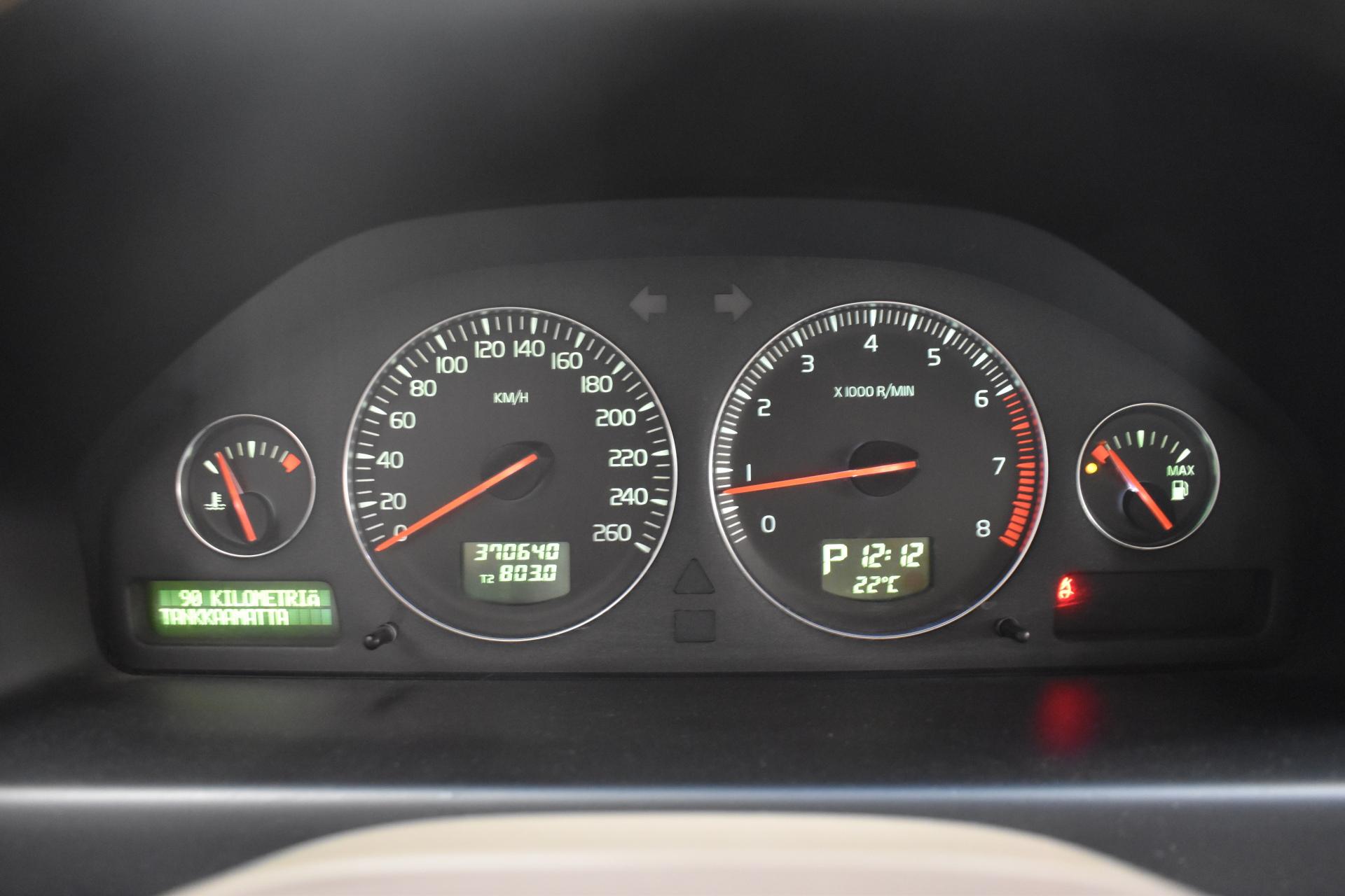 VOLVO V70 2004