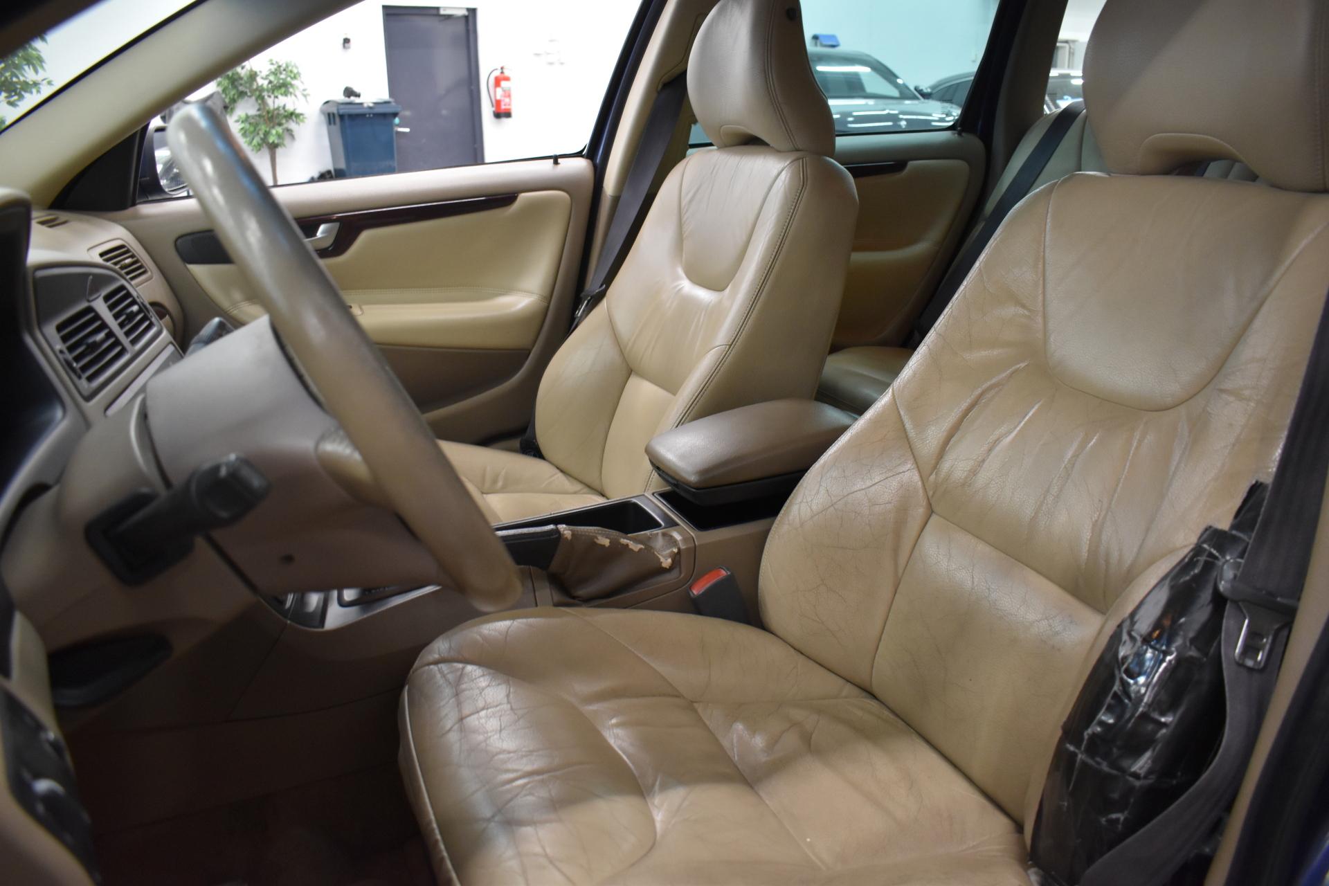 VOLVO V70 2004