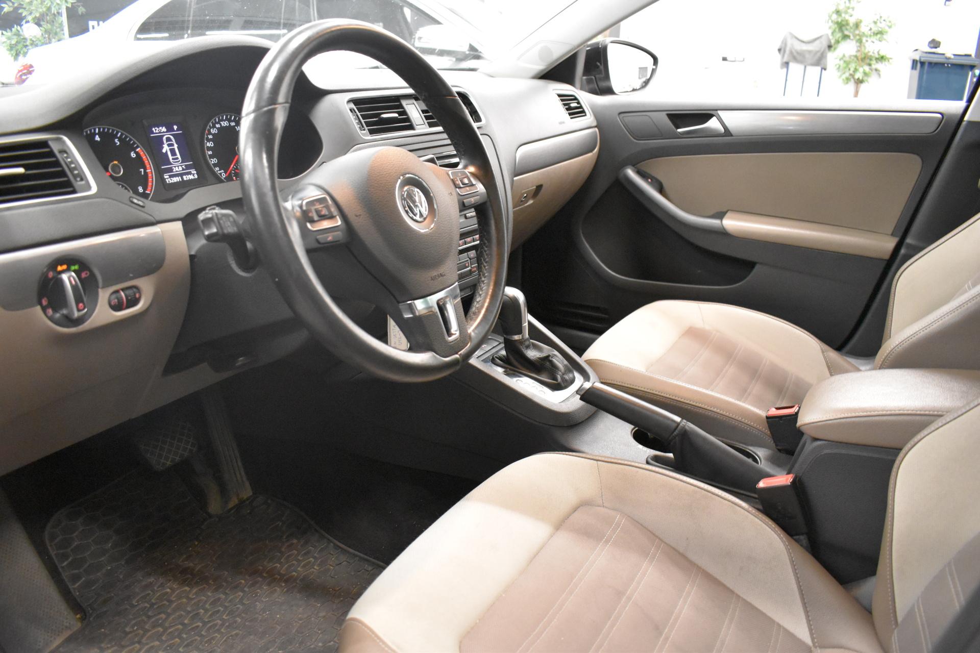 VOLKSWAGEN Jetta 2011