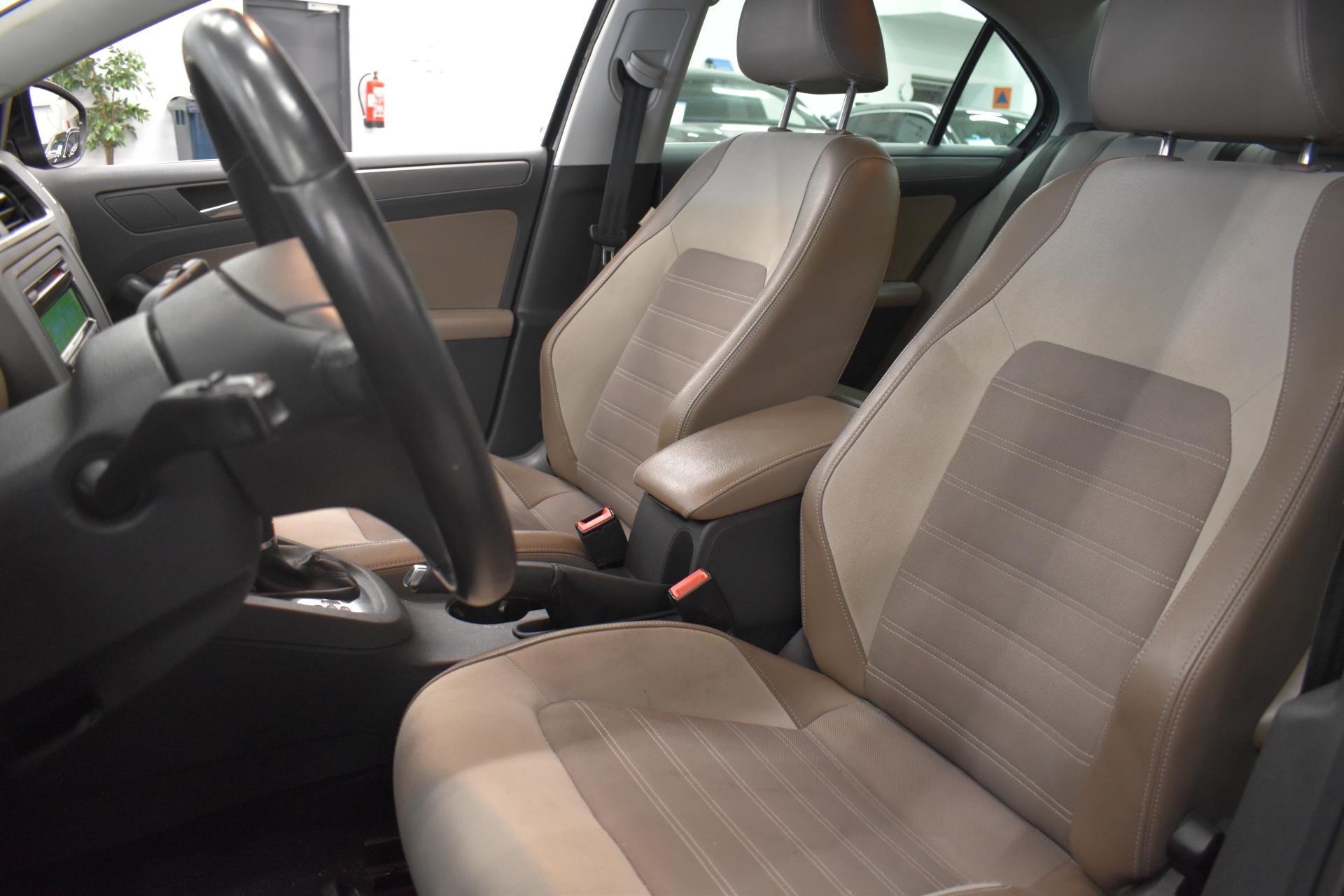 VOLKSWAGEN Jetta 2011