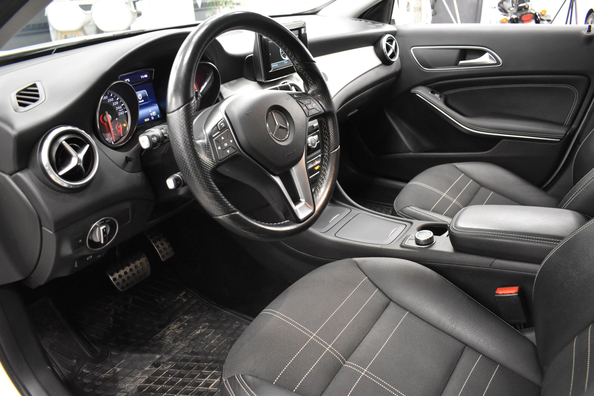 MERCEDES-BENZ GLA 2015