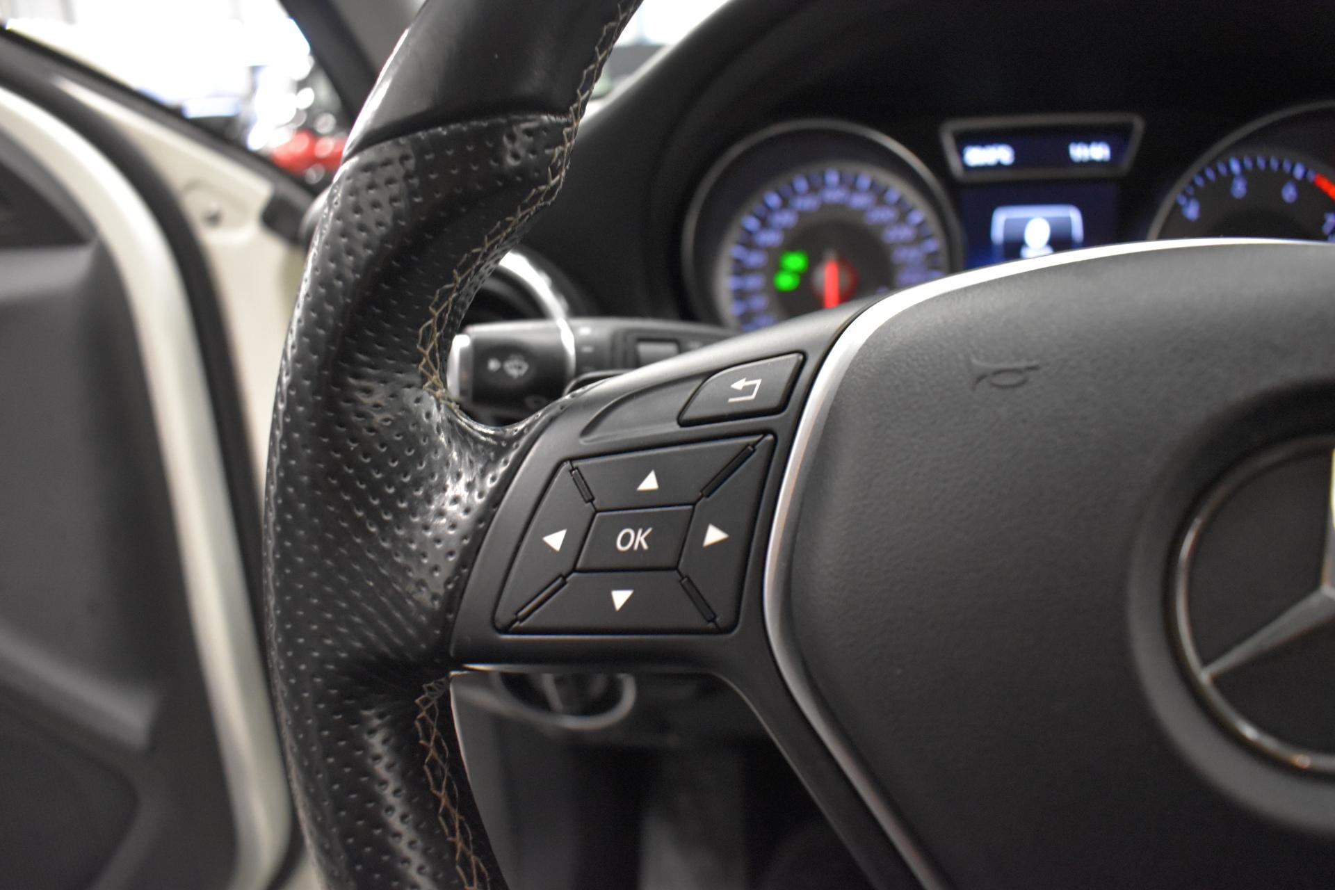 MERCEDES-BENZ GLA 2015