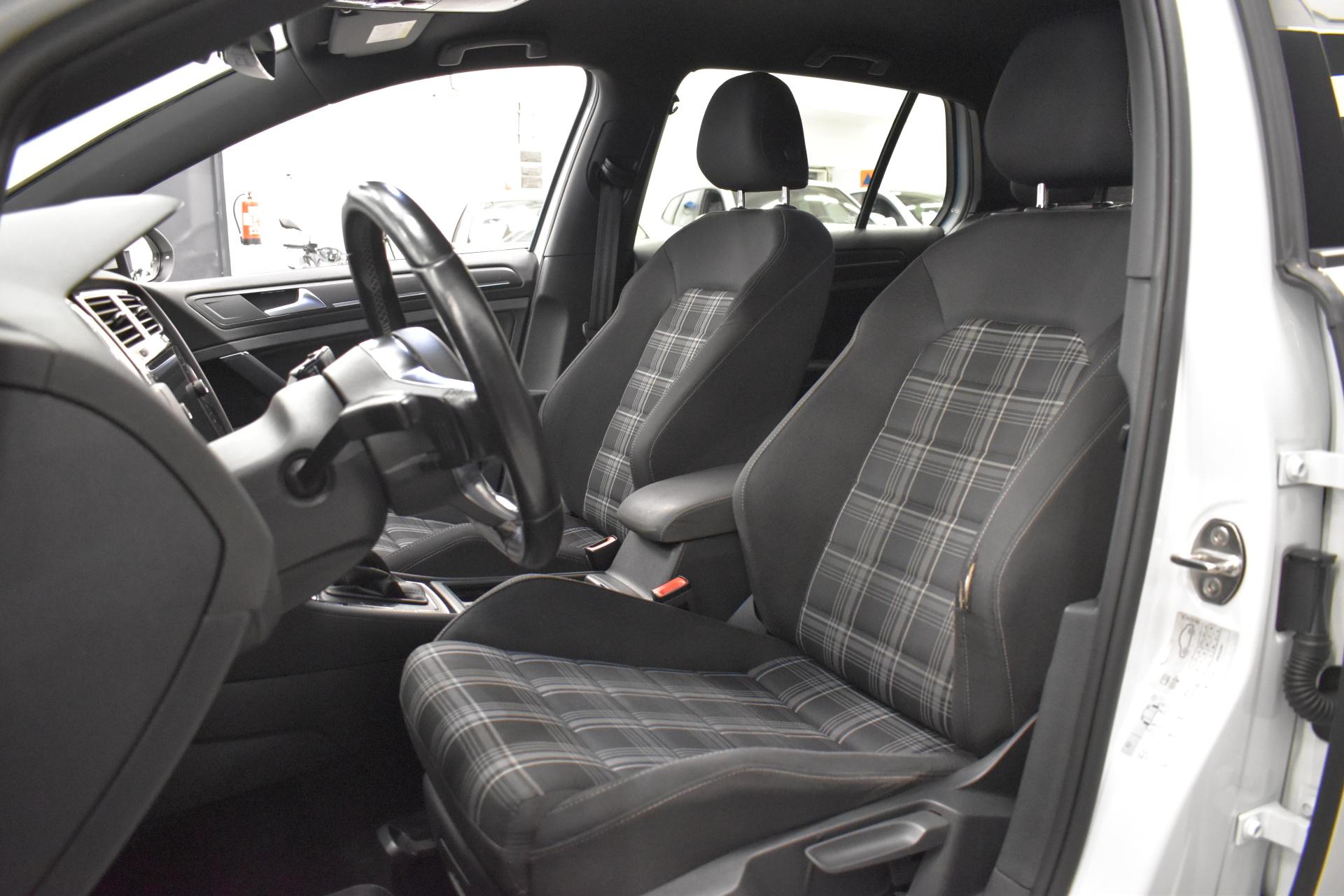 VOLKSWAGEN Golf 2017