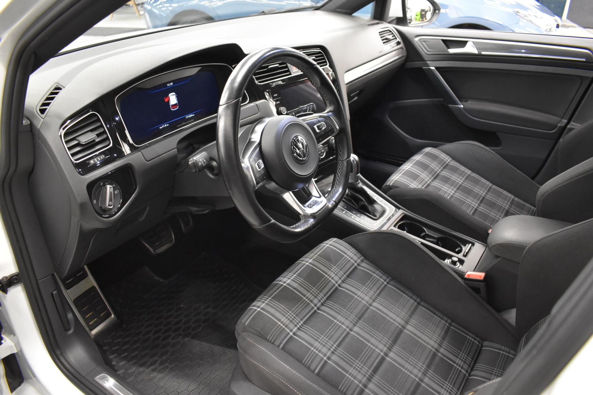 VOLKSWAGEN Golf 2017