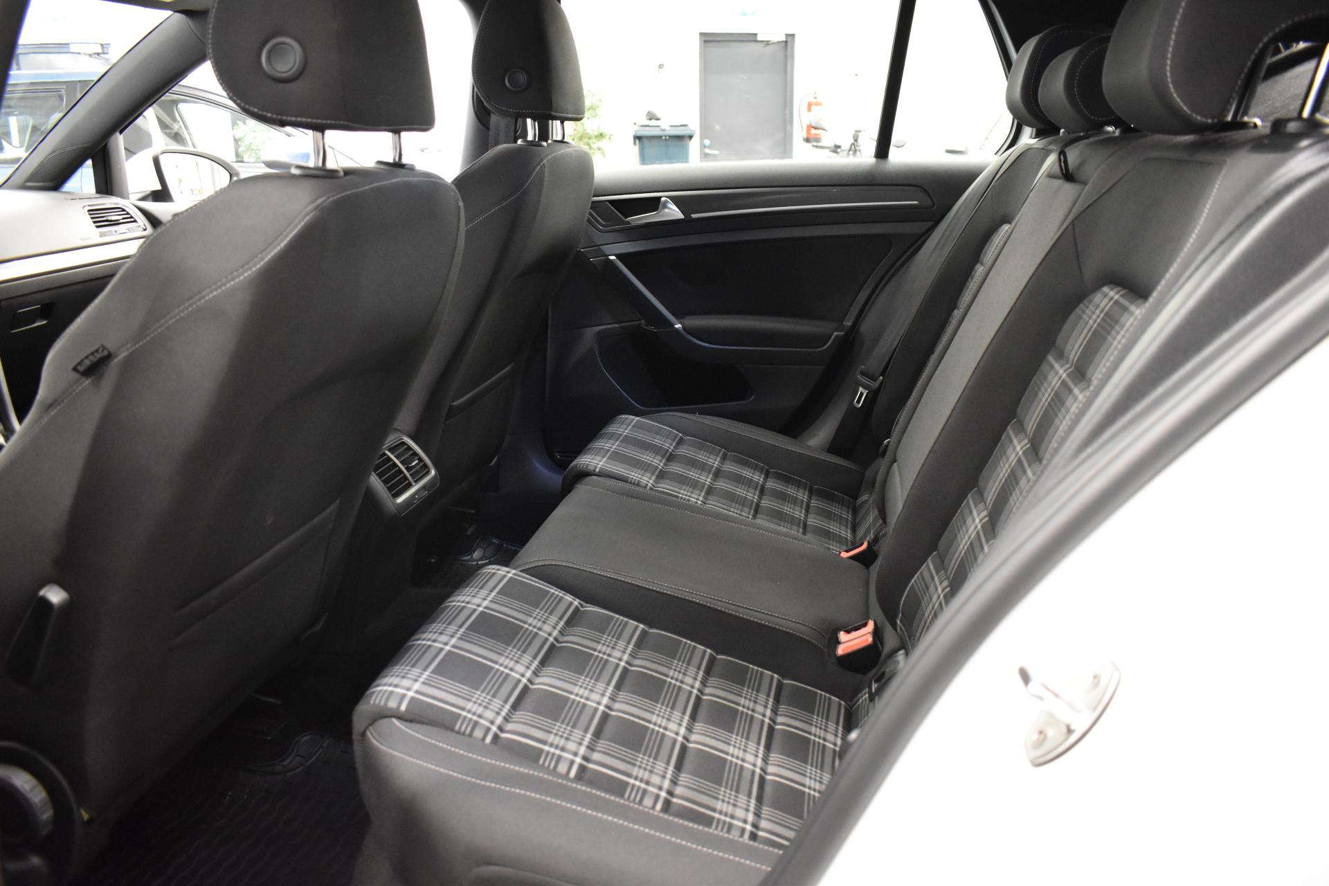 VOLKSWAGEN Golf 2017