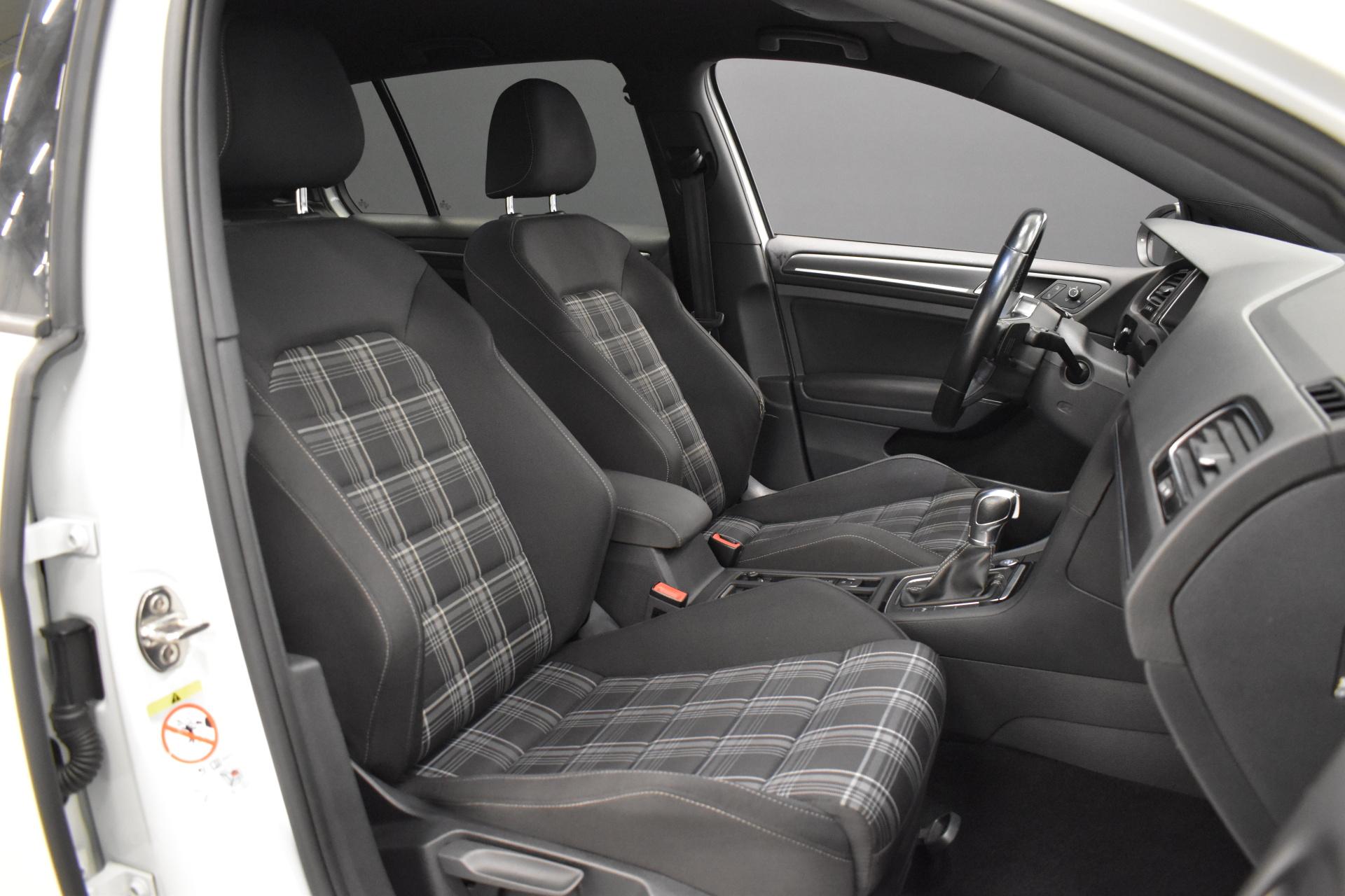 VOLKSWAGEN Golf 2017