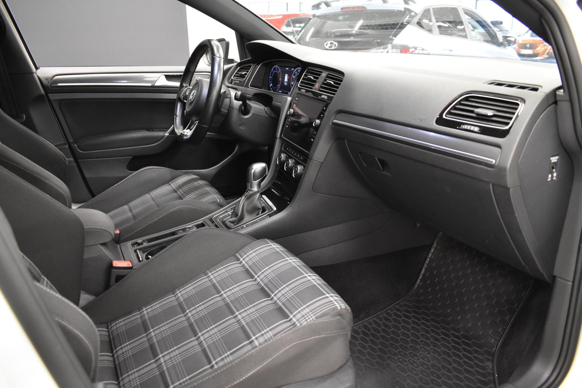 VOLKSWAGEN Golf 2017