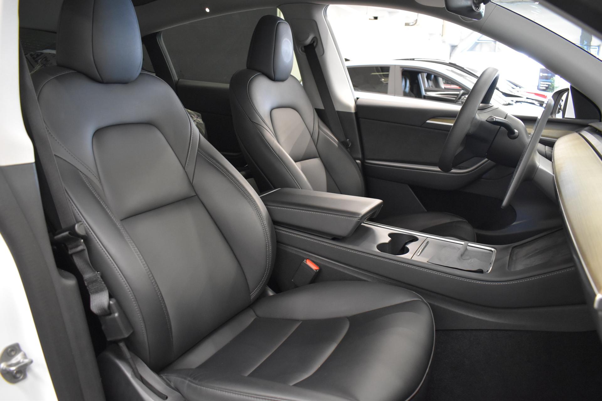 TESLA Model Y 10