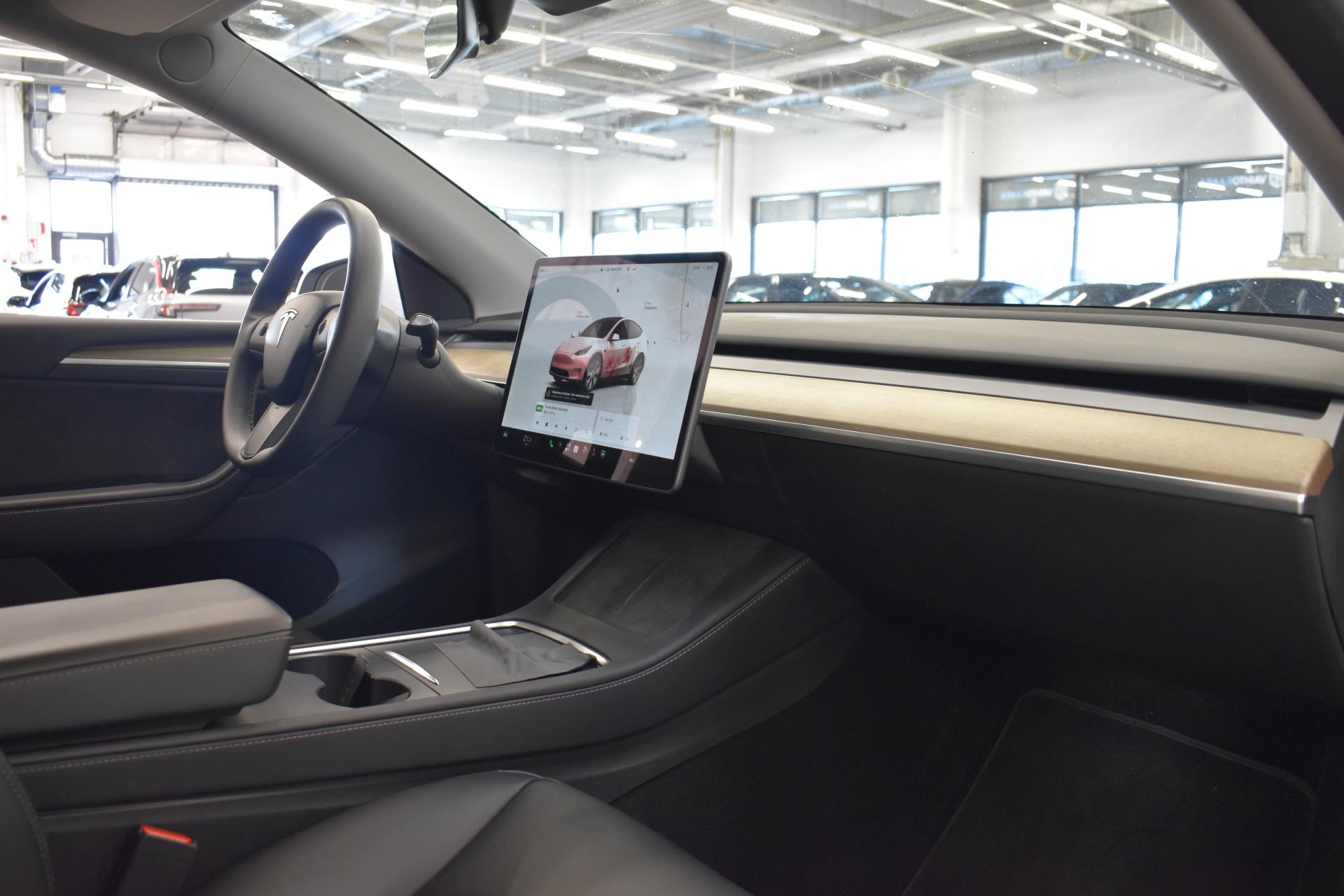 TESLA Model Y 11