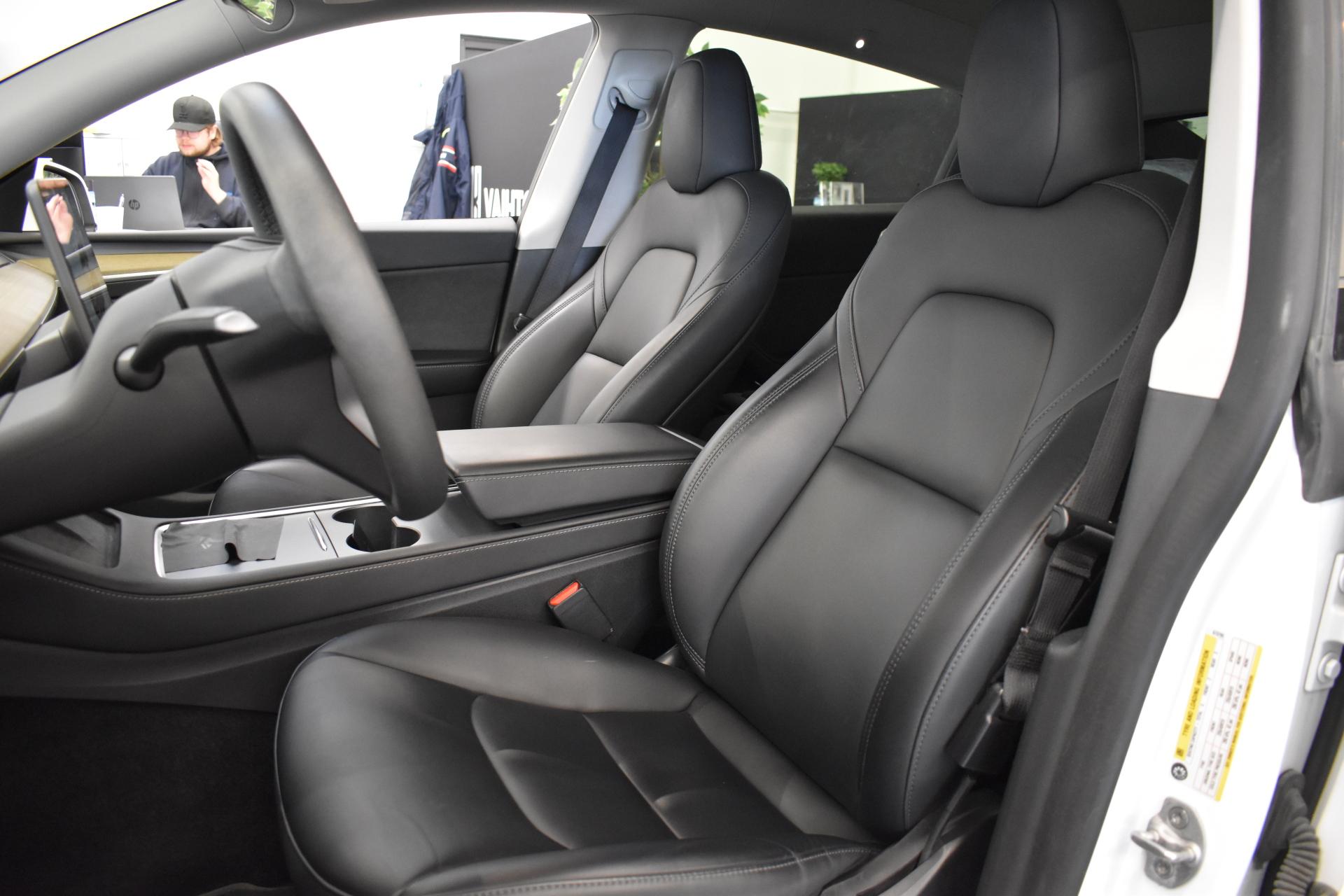 TESLA Model Y 7