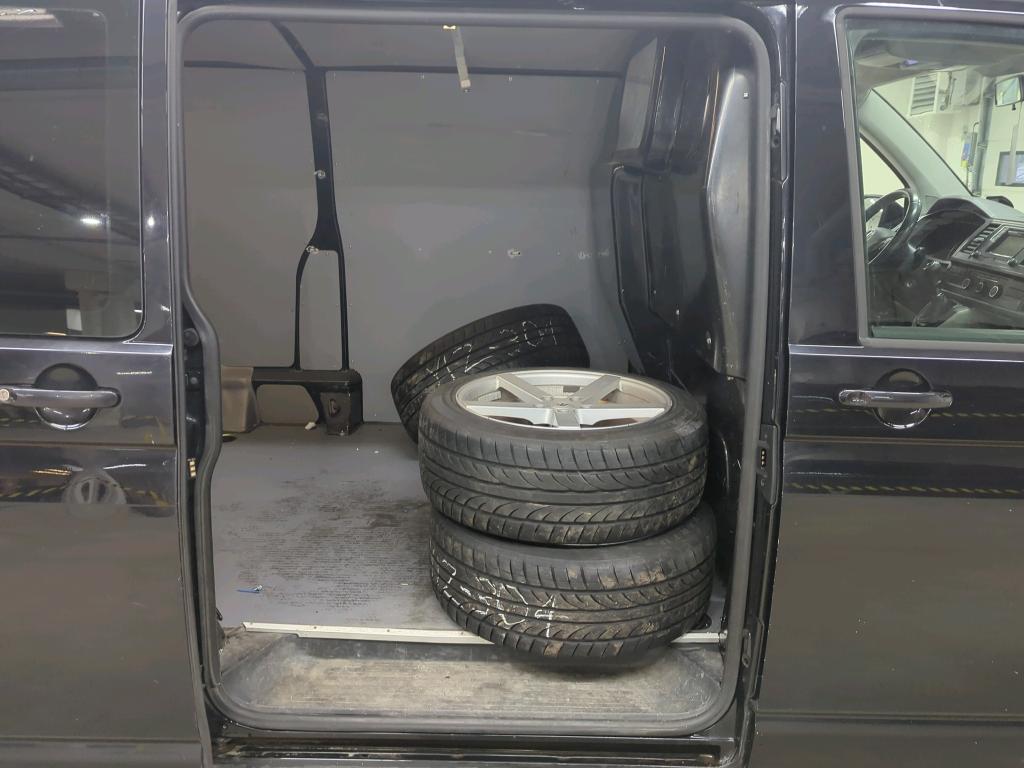 VOLKSWAGEN Transporter 2016