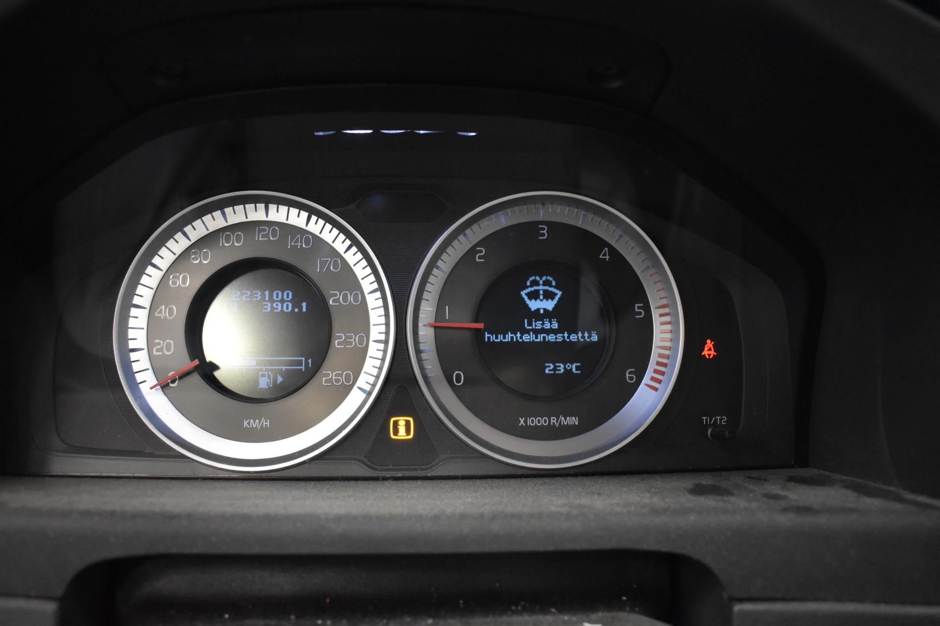VOLVO V70 2011