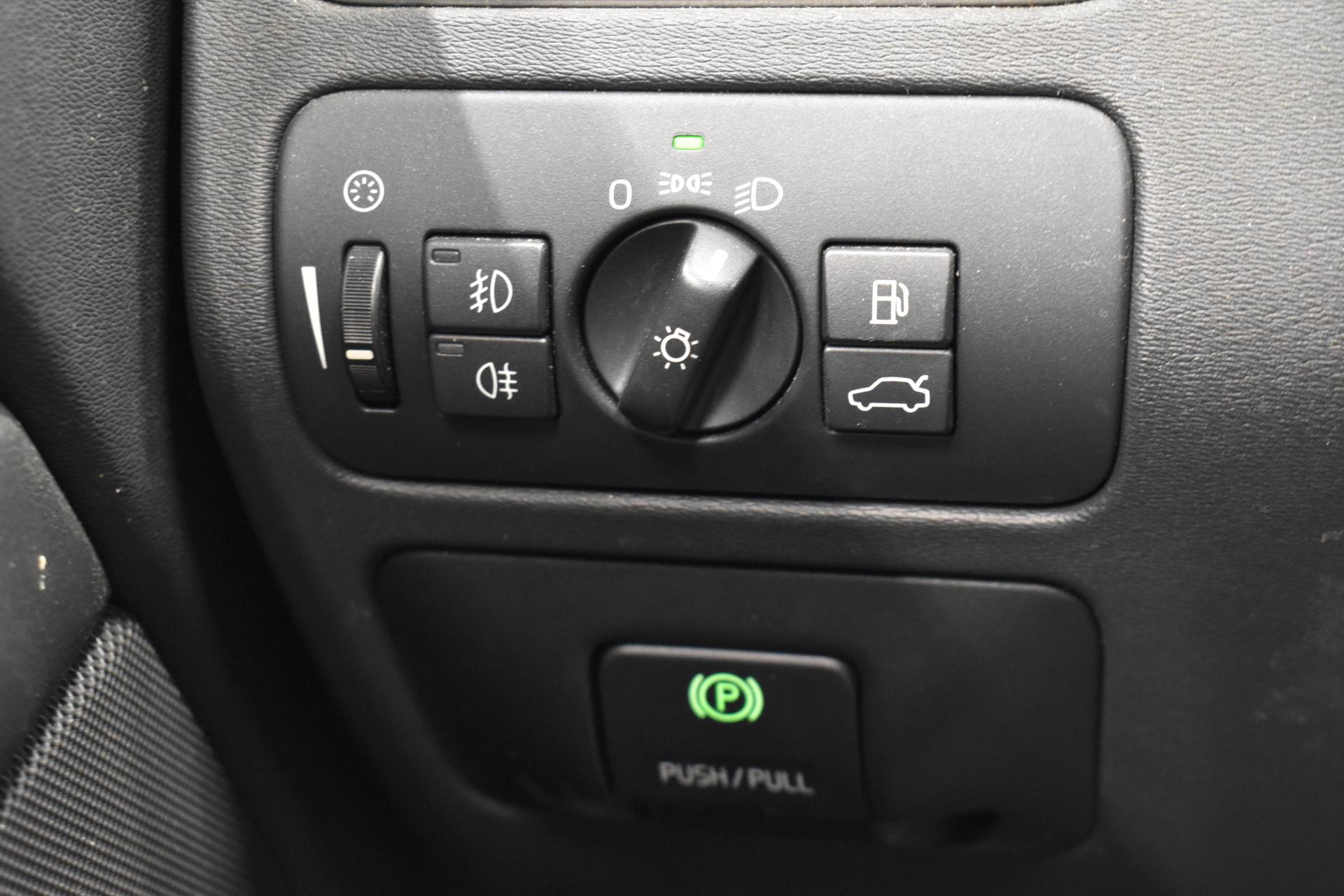 VOLVO V70 2011