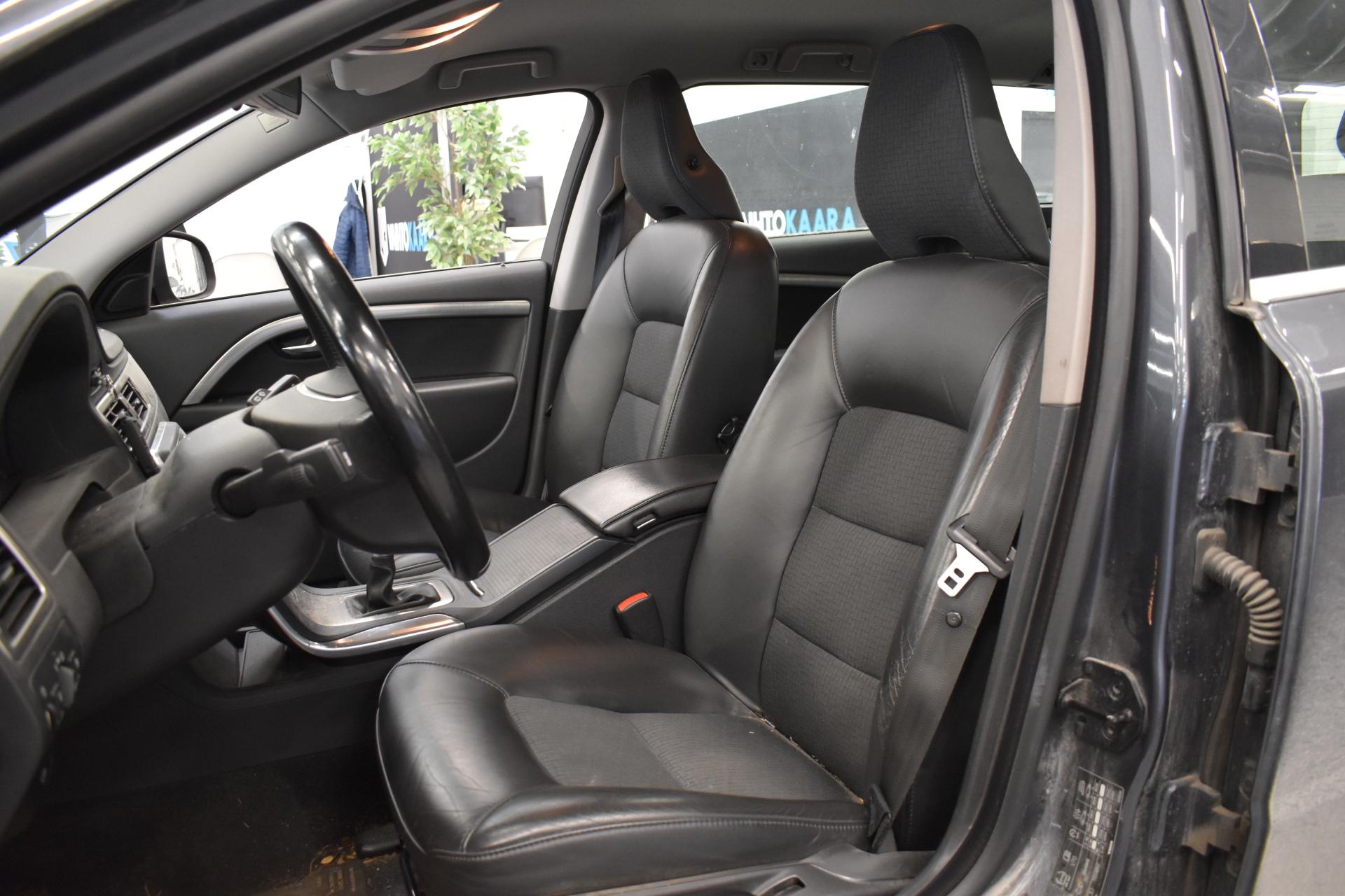 VOLVO V70 2011