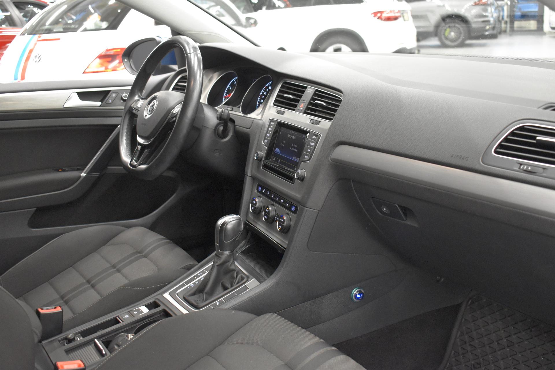 VOLKSWAGEN Golf 2015