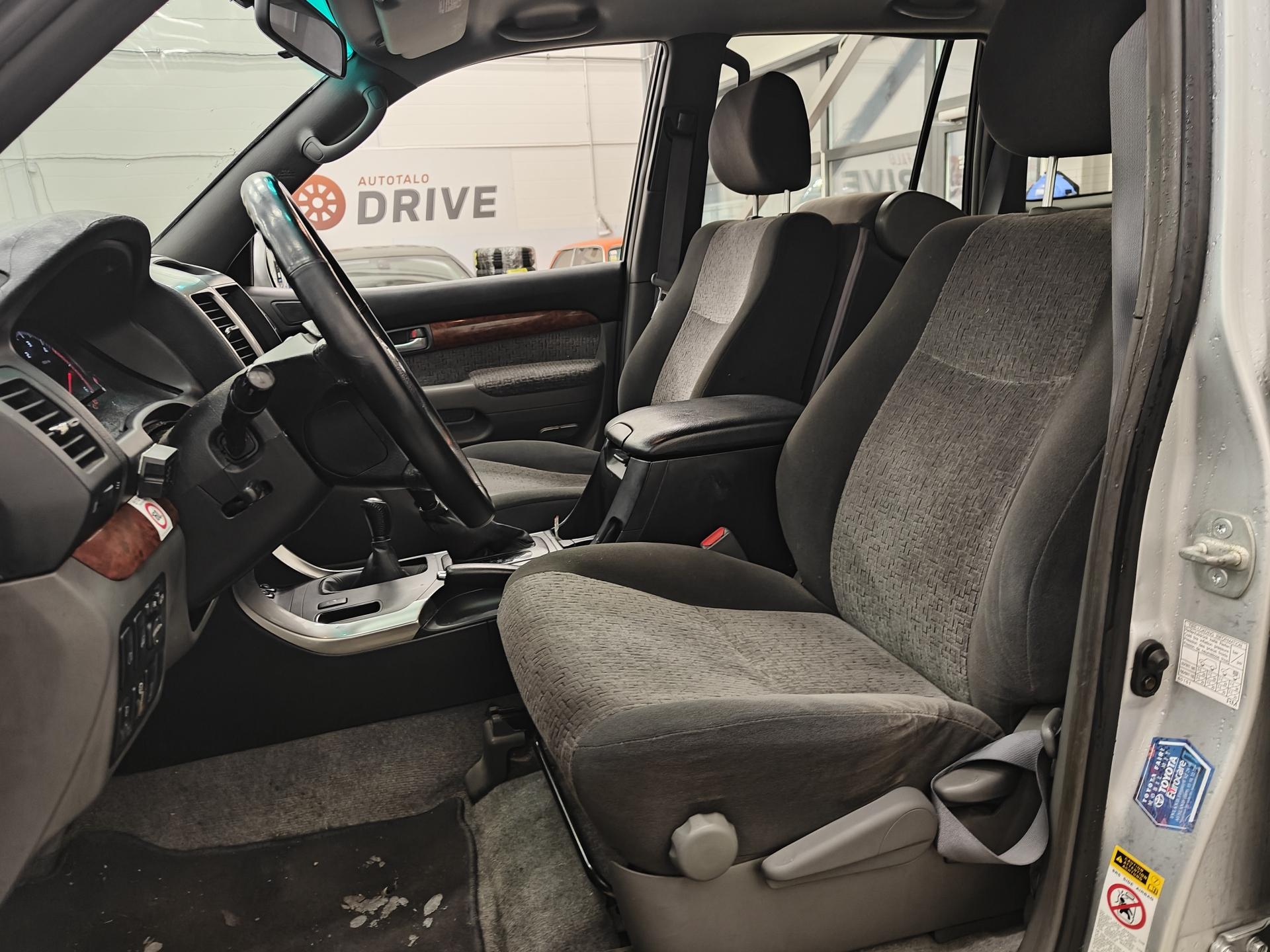 TOYOTA Land Cruiser 2004