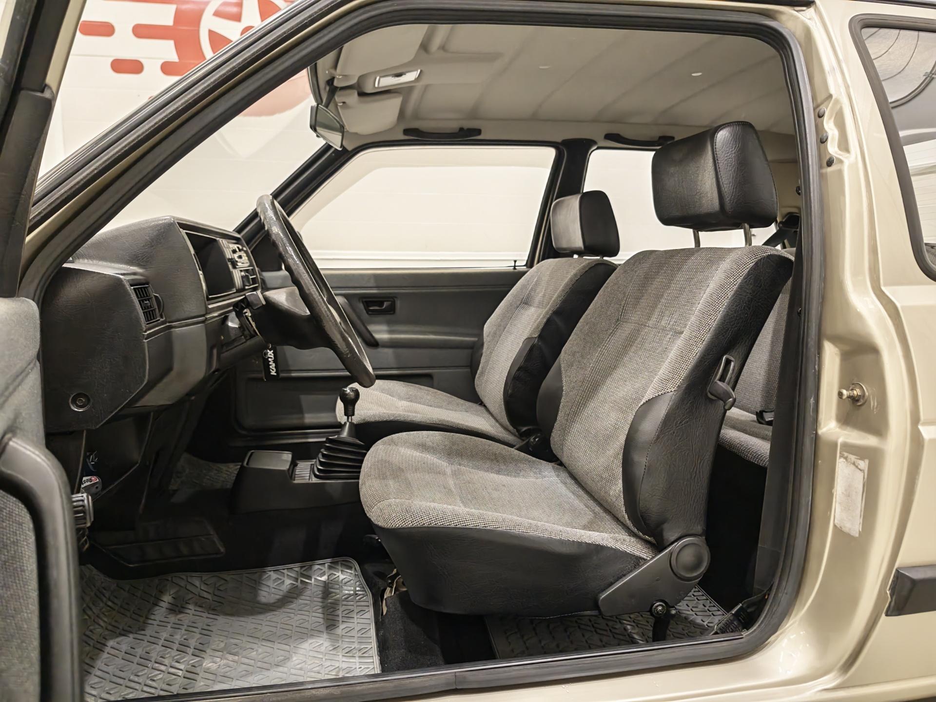 VOLKSWAGEN Golf 1988