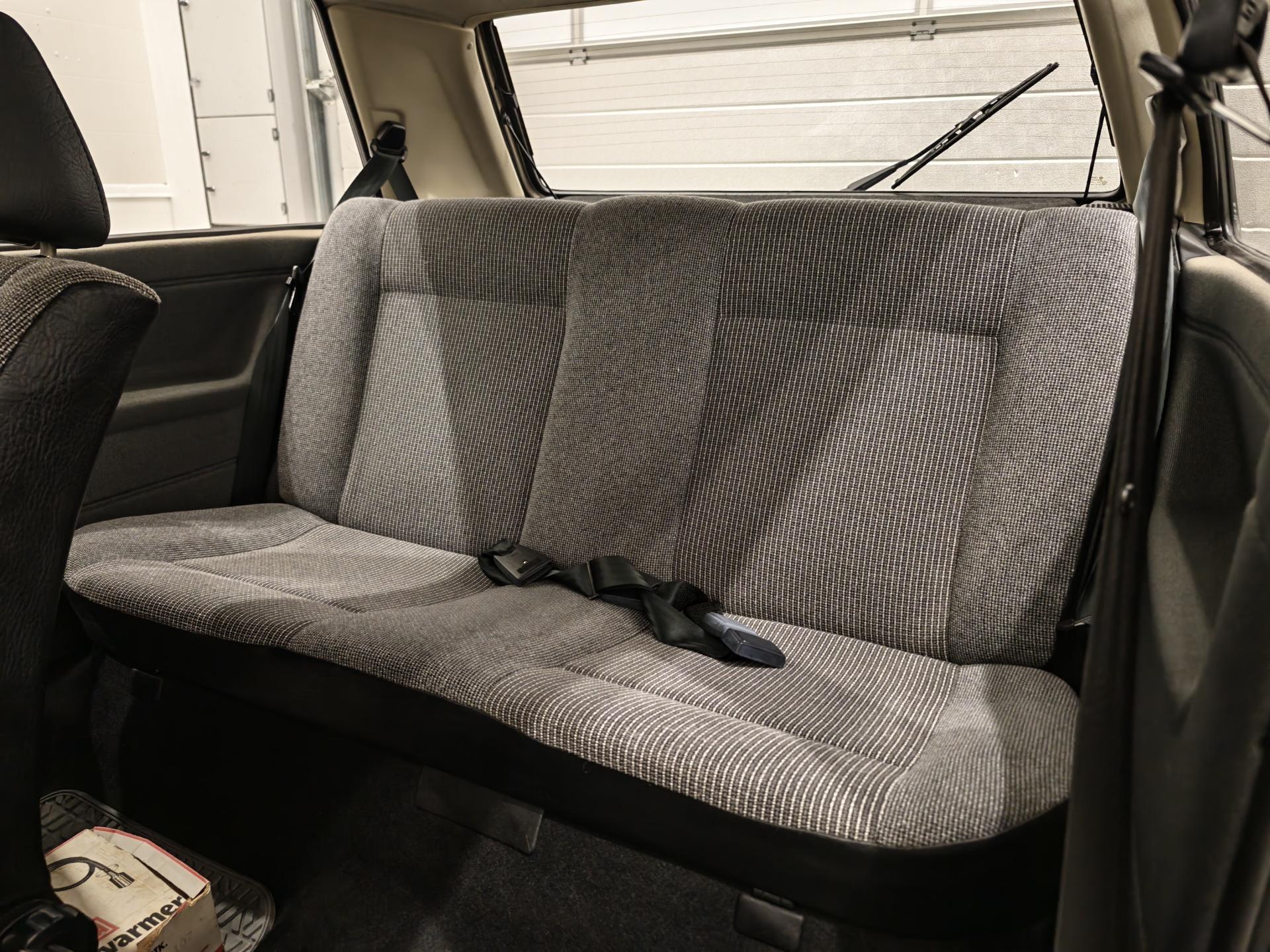 VOLKSWAGEN Golf 1988