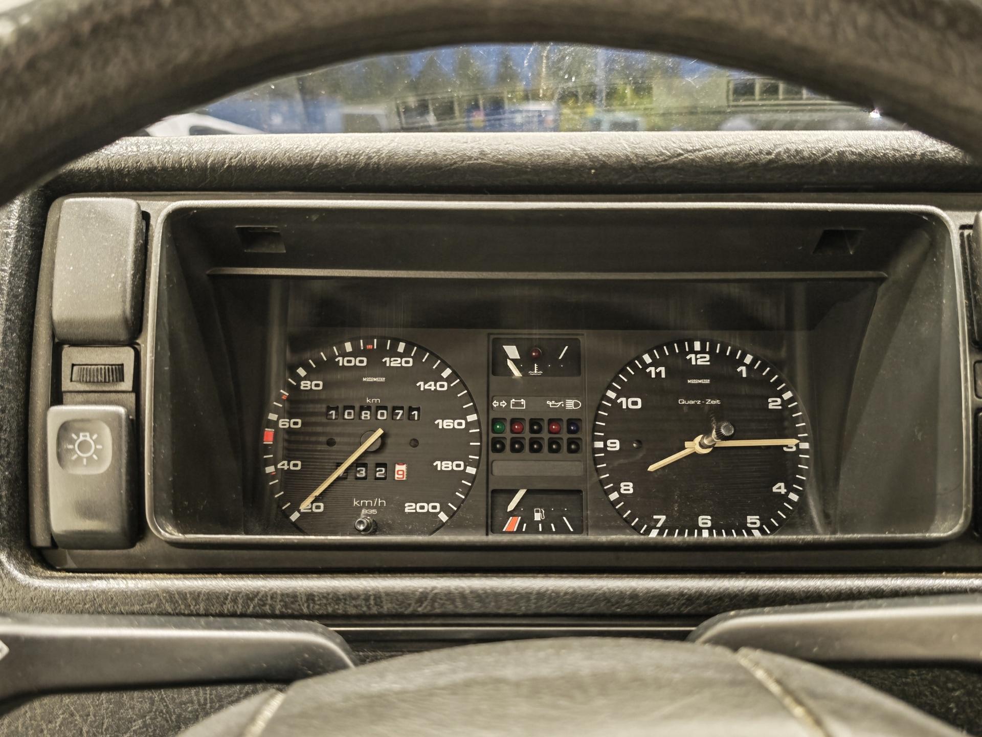 VOLKSWAGEN Golf 1988