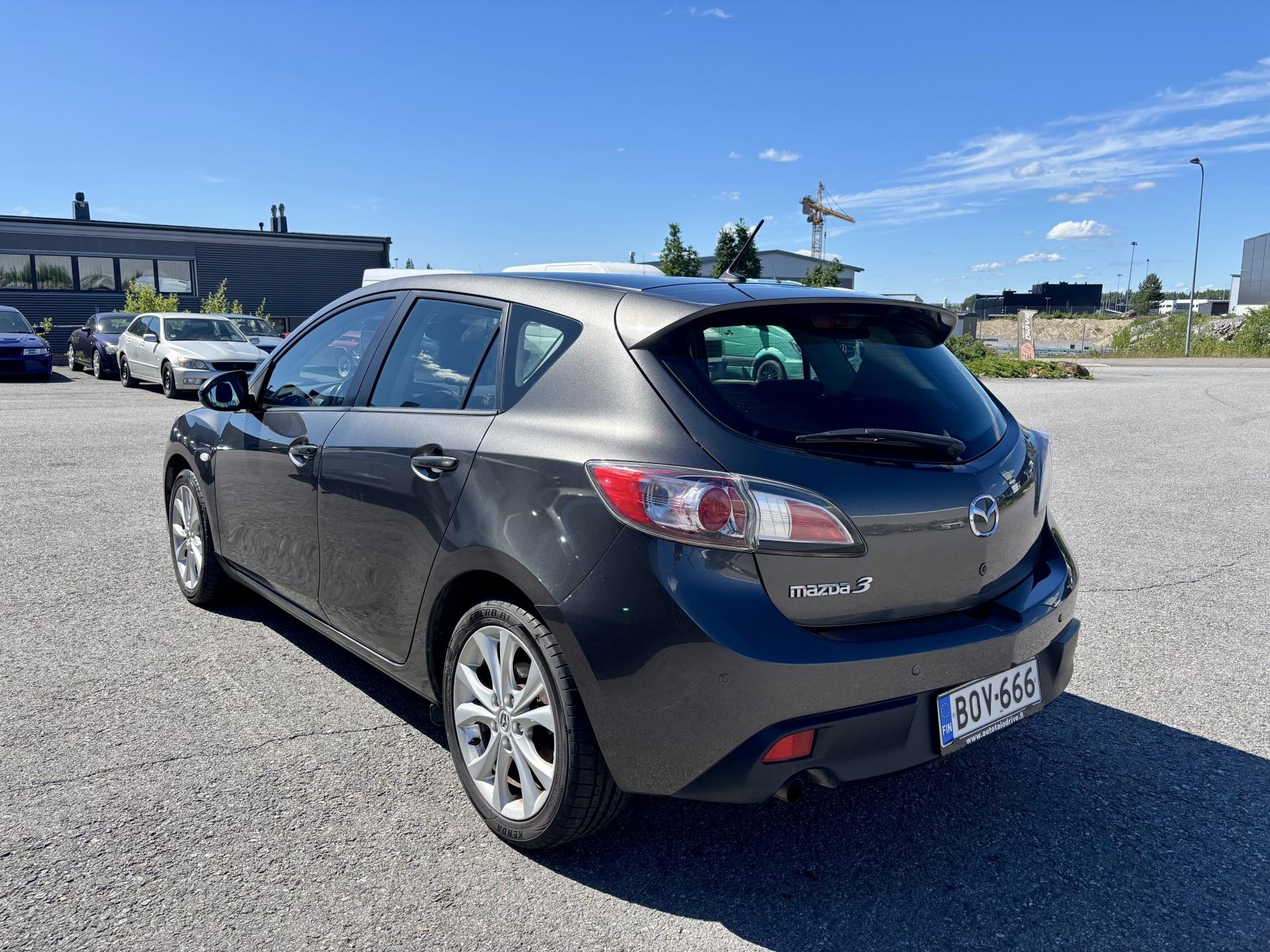 MAZDA 3 2011