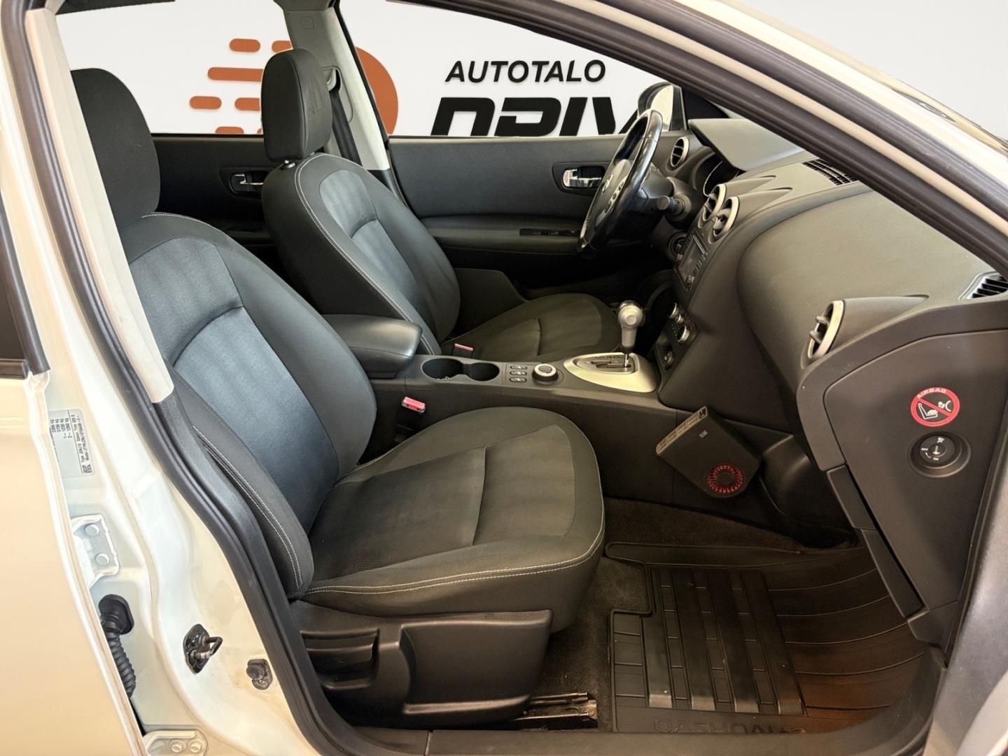 NISSAN Qashqai+2 2011