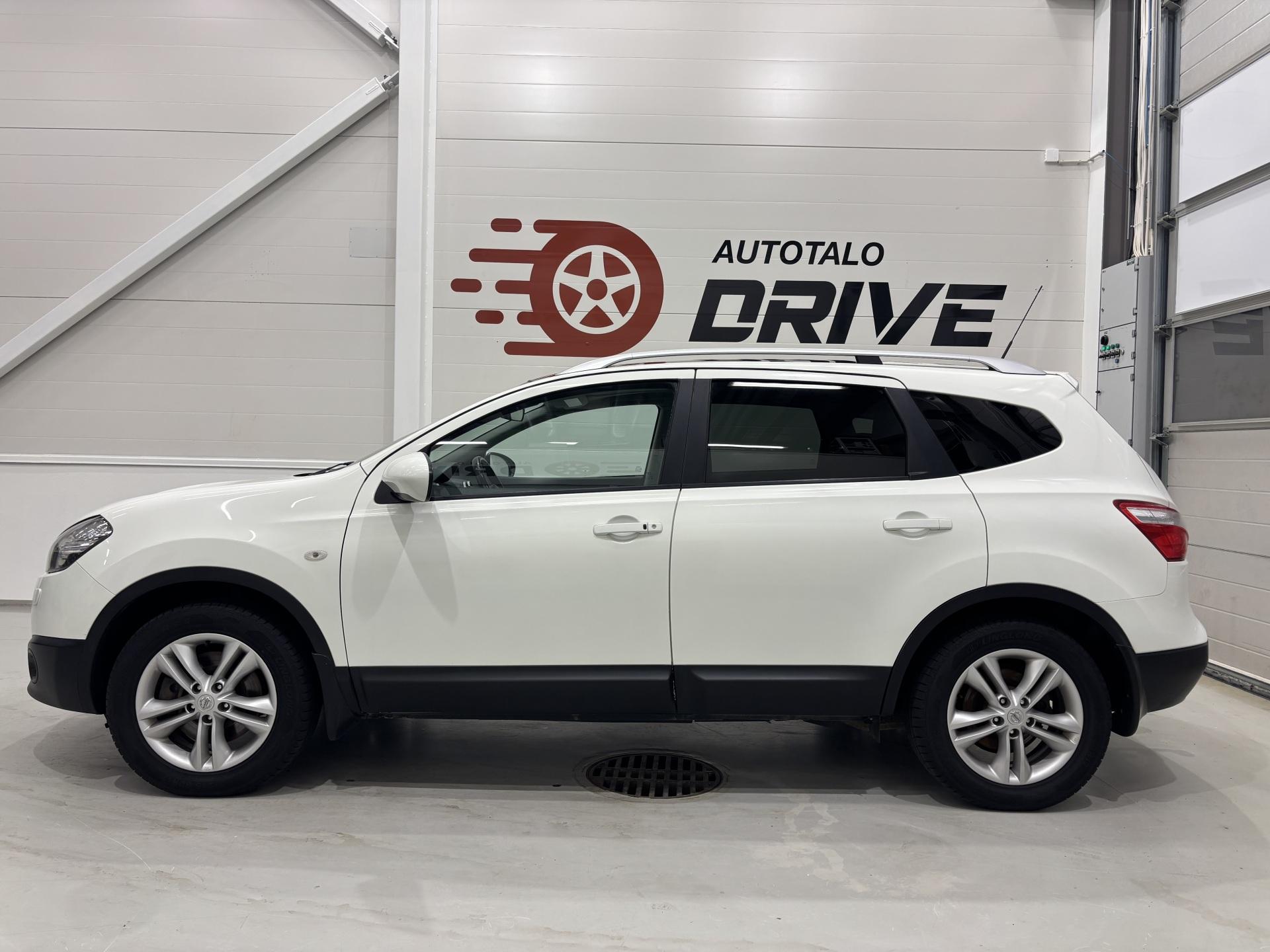 NISSAN Qashqai+2 2011