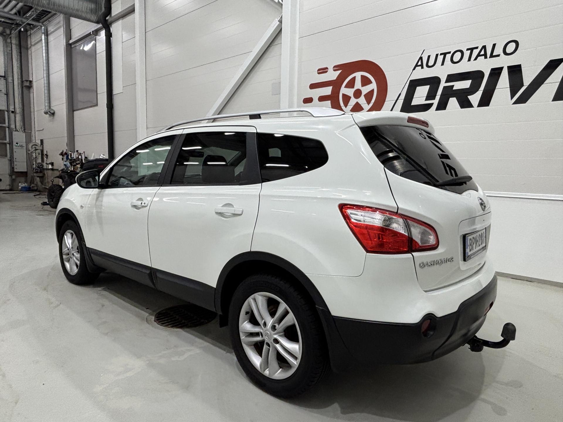 NISSAN Qashqai+2 2011