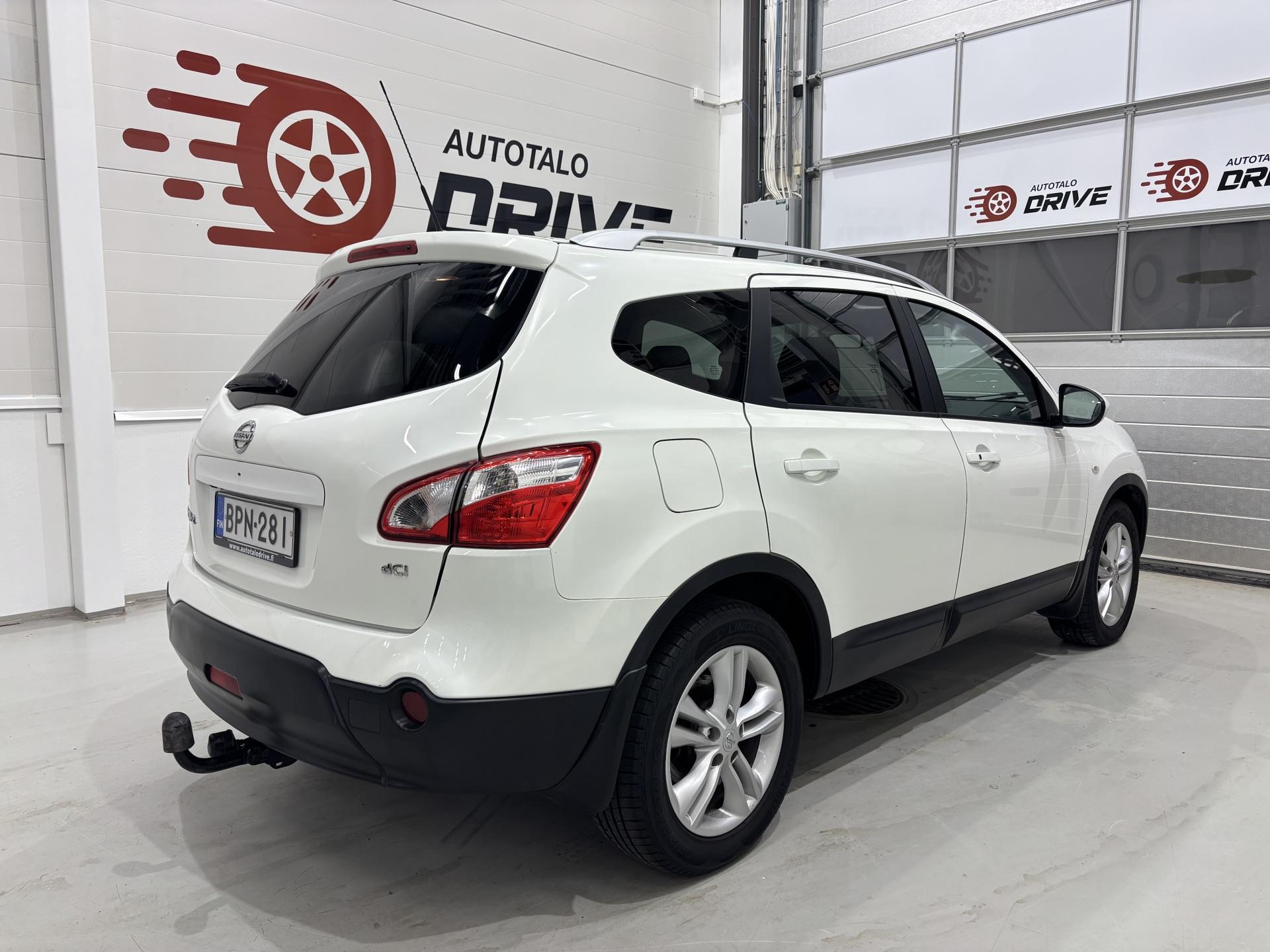 NISSAN Qashqai+2 2011