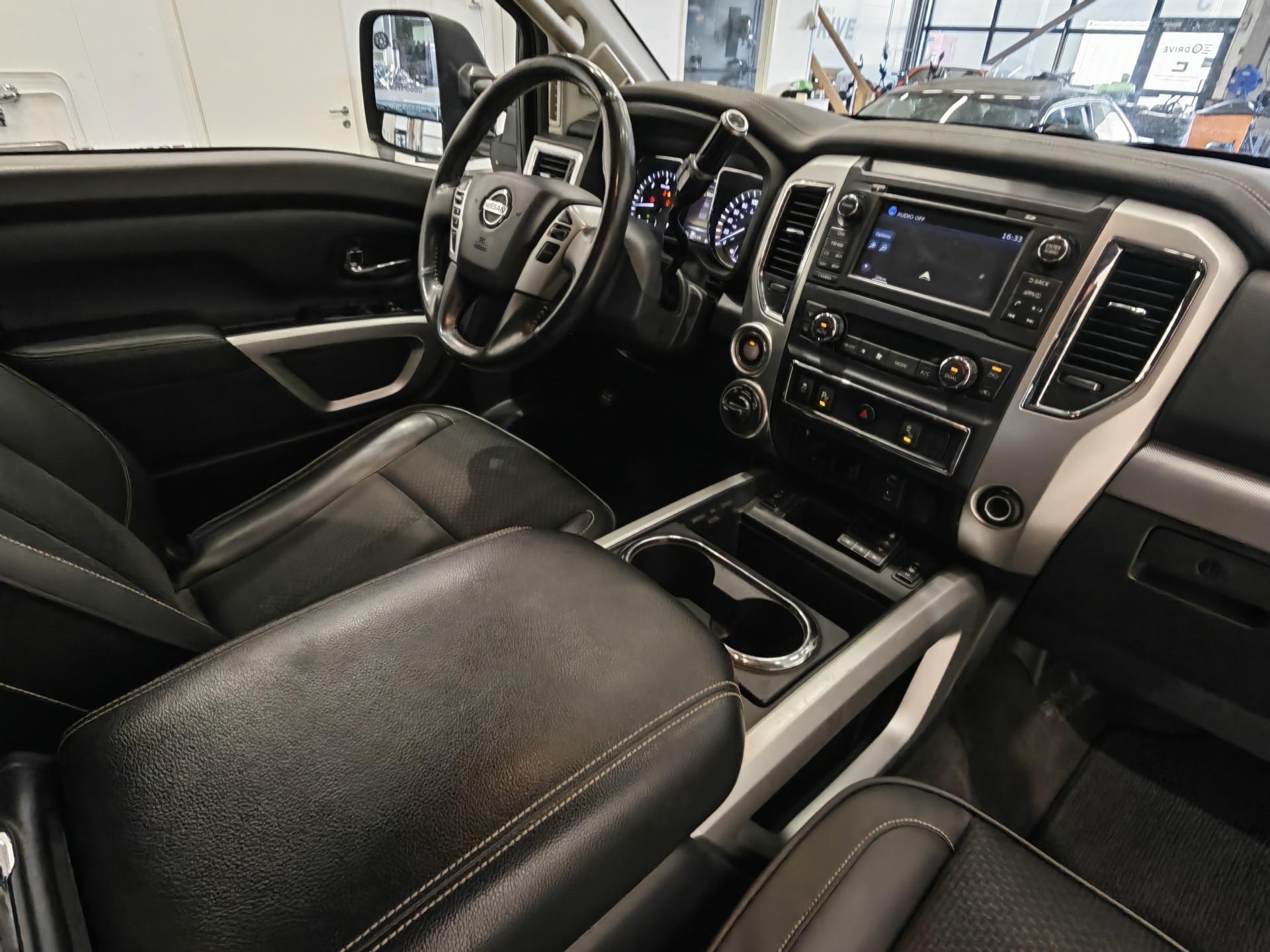 NISSAN Titan 2017