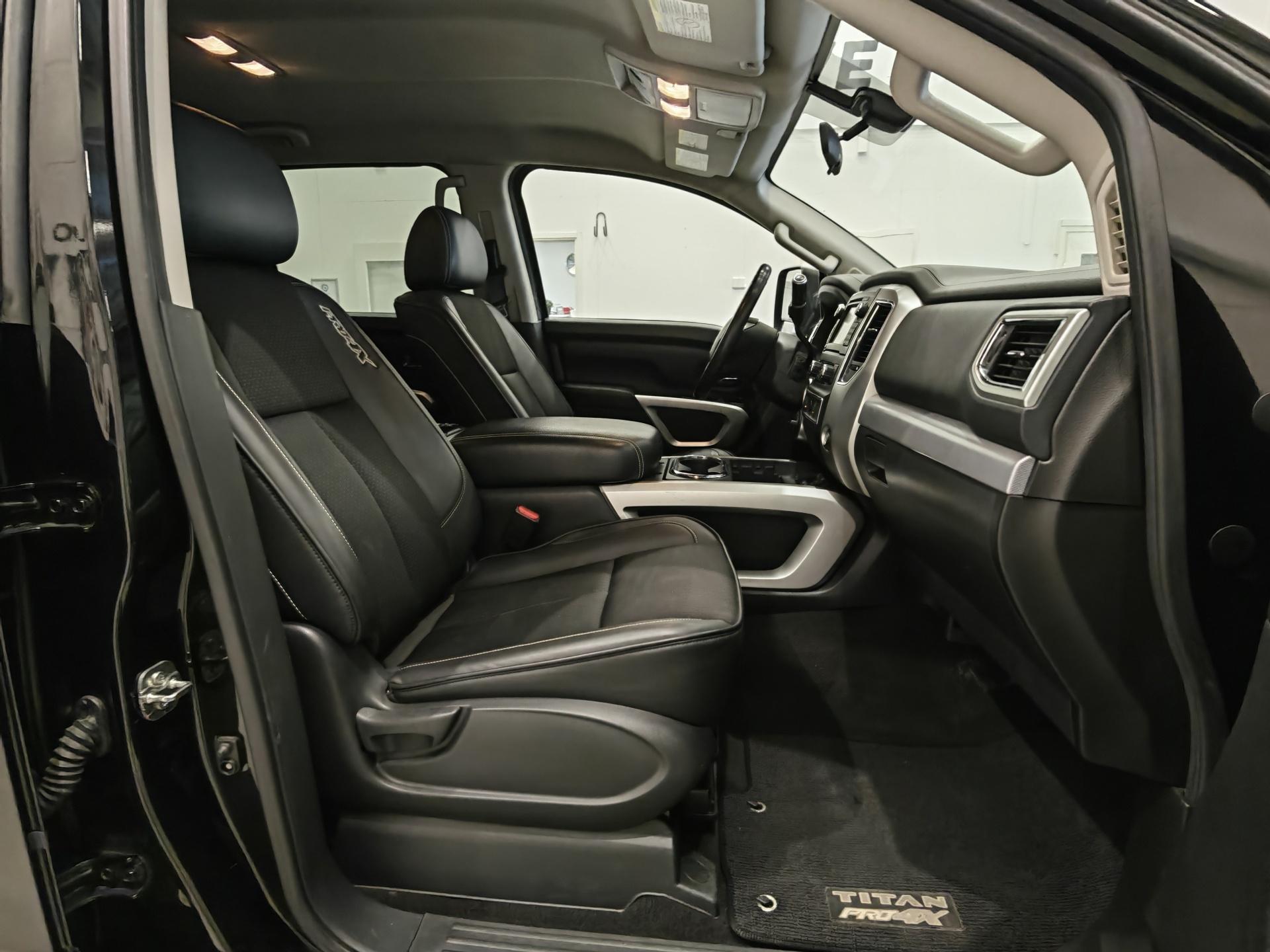 NISSAN Titan 2017